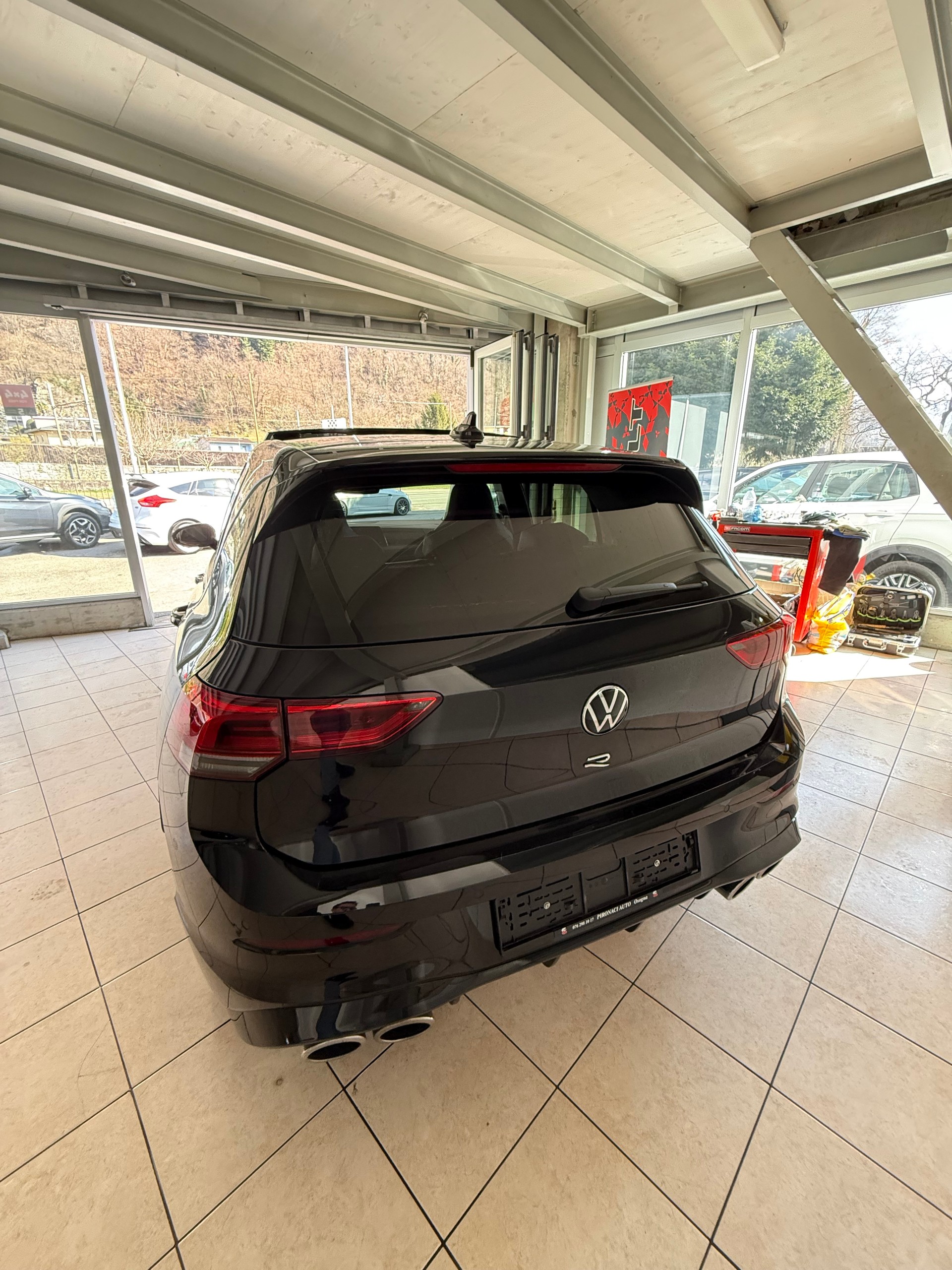 VW Golf 2.0 TSI R DSG 4Motion-image-5