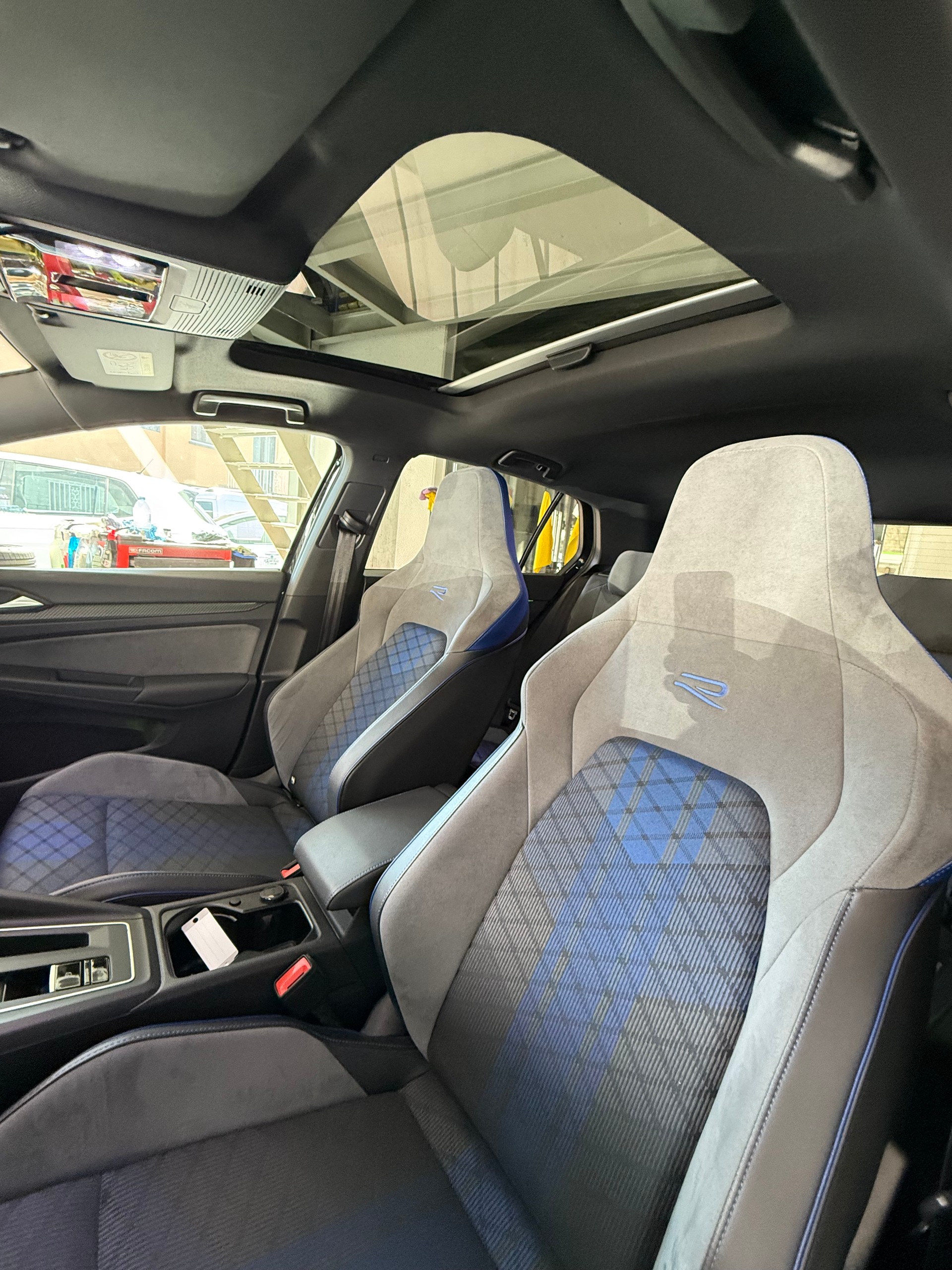 VW Golf 2.0 TSI R DSG 4Motion-image-10