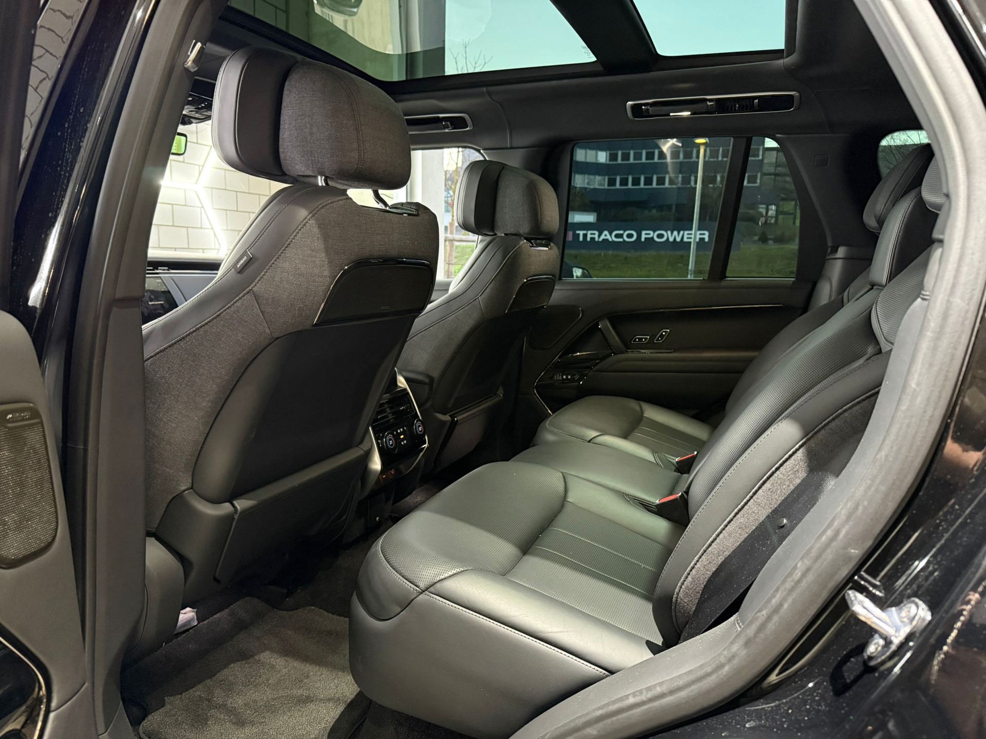 LAND ROVER Range Rover P530 4.4 V8 SV Automatic-image-11