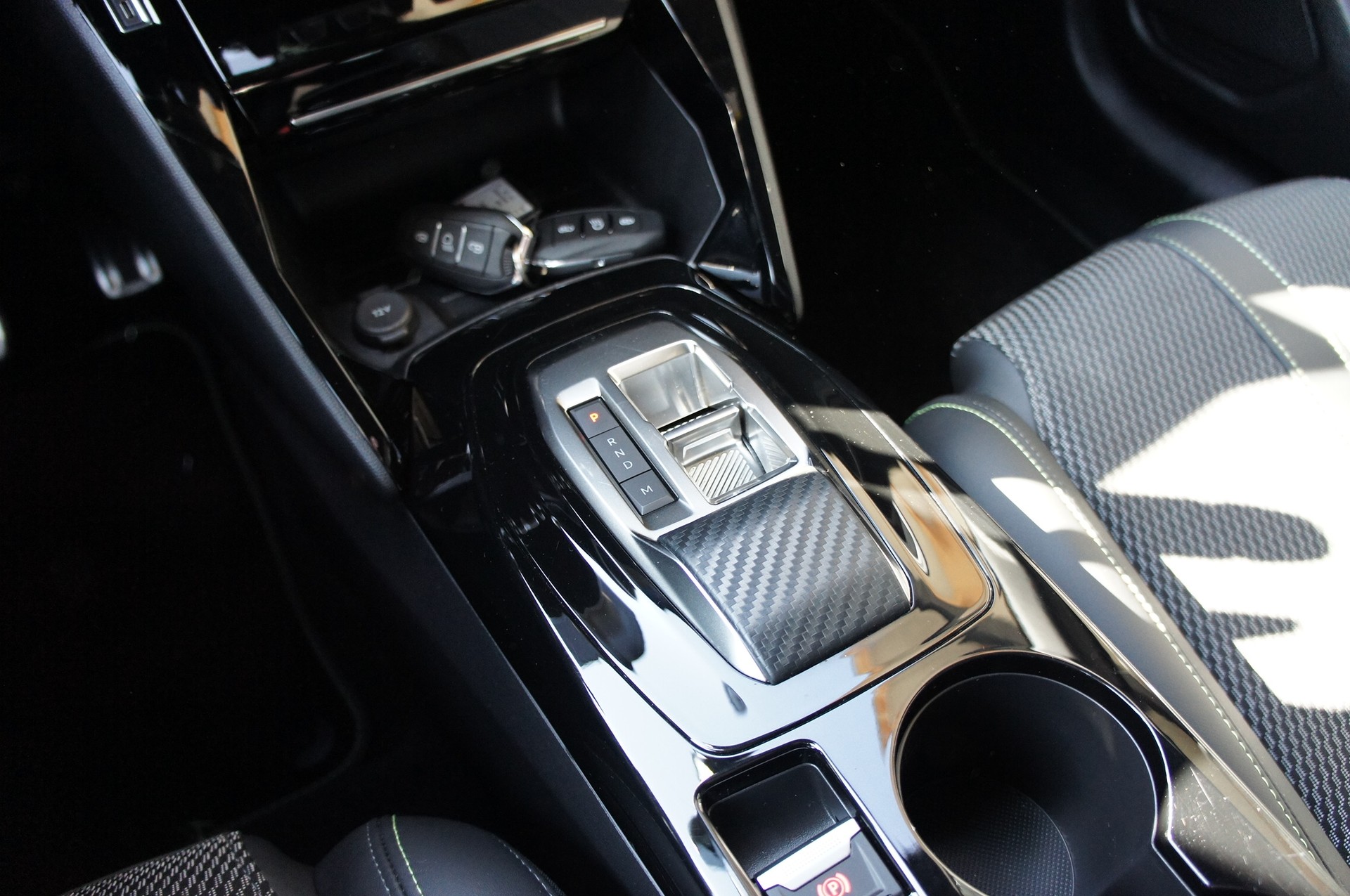 PEUGEOT 208 1.2 MHEV 145 GT-image-15
