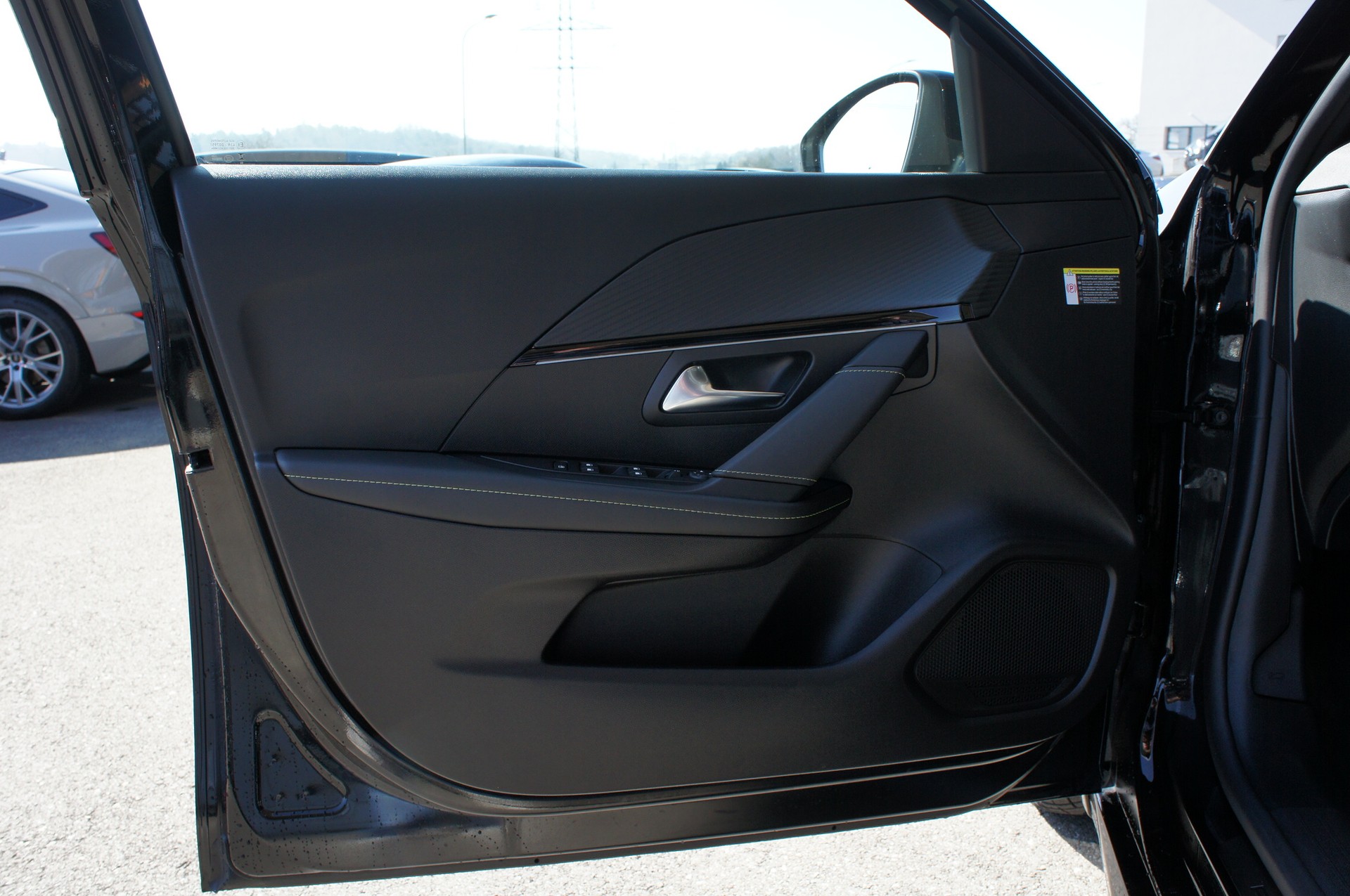 PEUGEOT 208 1.2 MHEV 145 GT-image-11