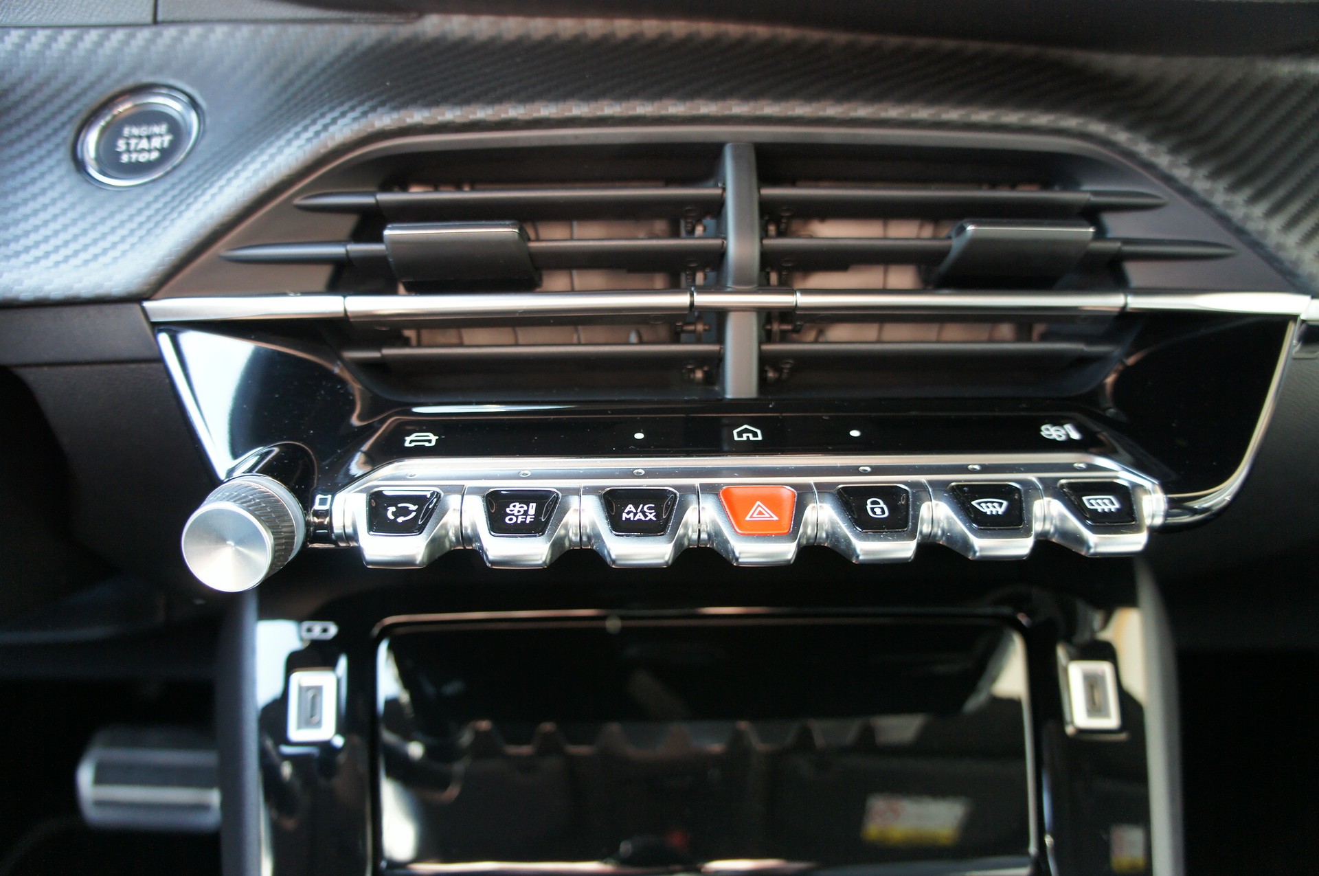 PEUGEOT 208 1.2 MHEV 145 GT-image-17