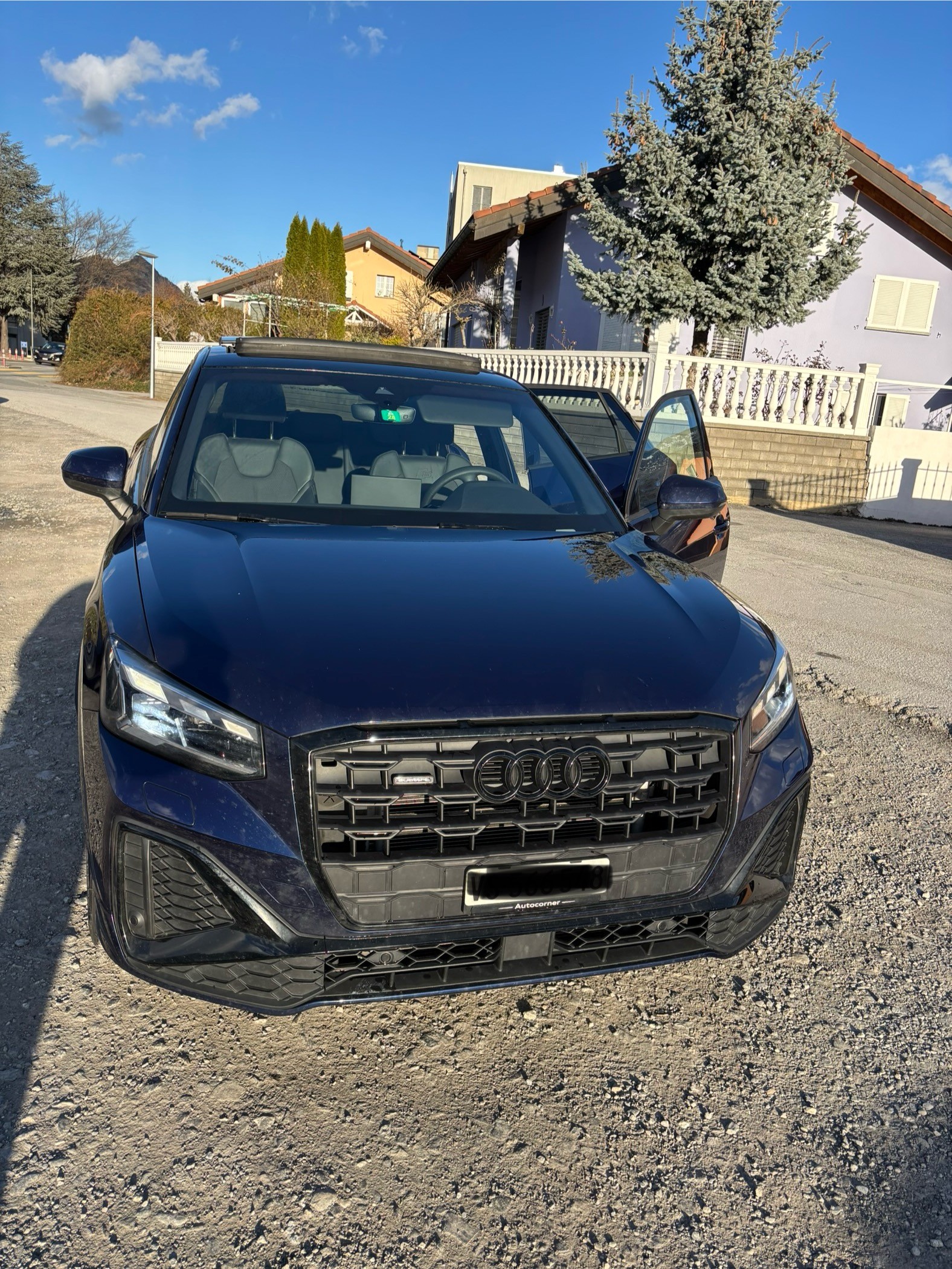 AUDI Q2 40 TFSI S Line Attraction bleu métallisé-image-1