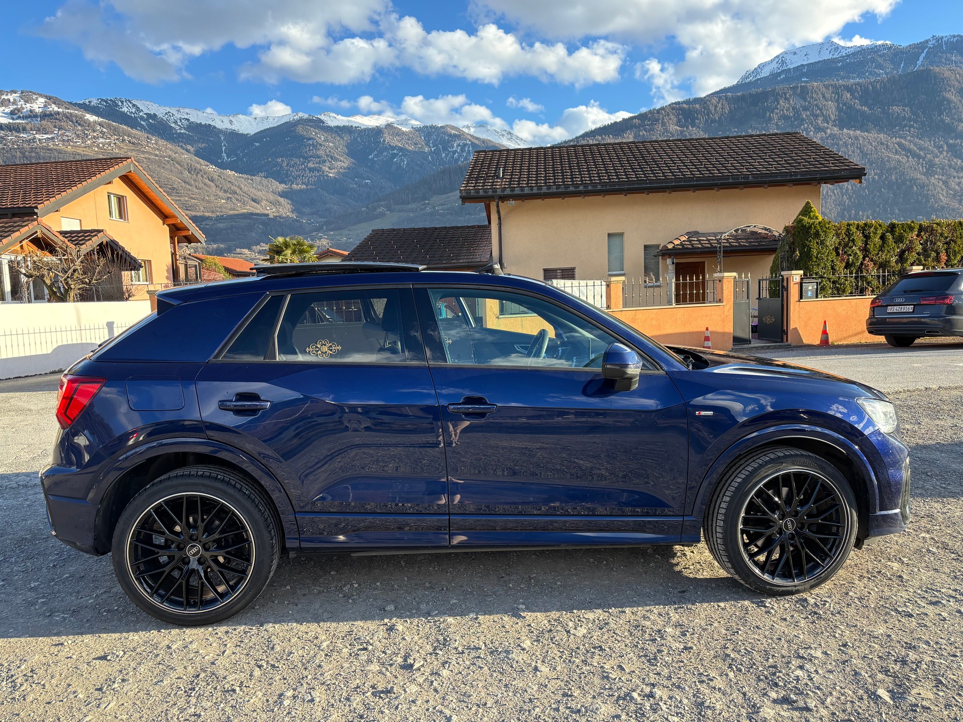 AUDI Q2 40 TFSI S Line Attraction bleu métallisé