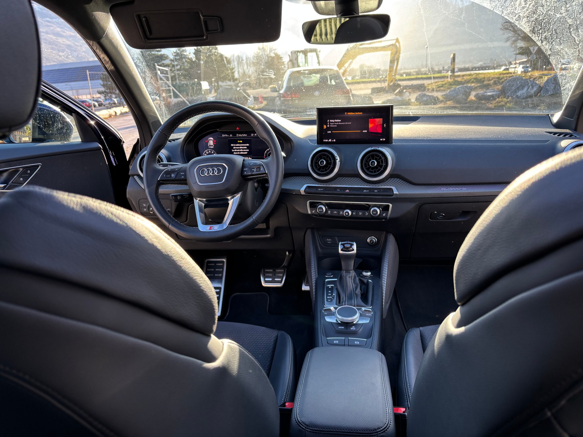 AUDI Q2 40 TFSI S Line Attraction bleu métallisé-image-3
