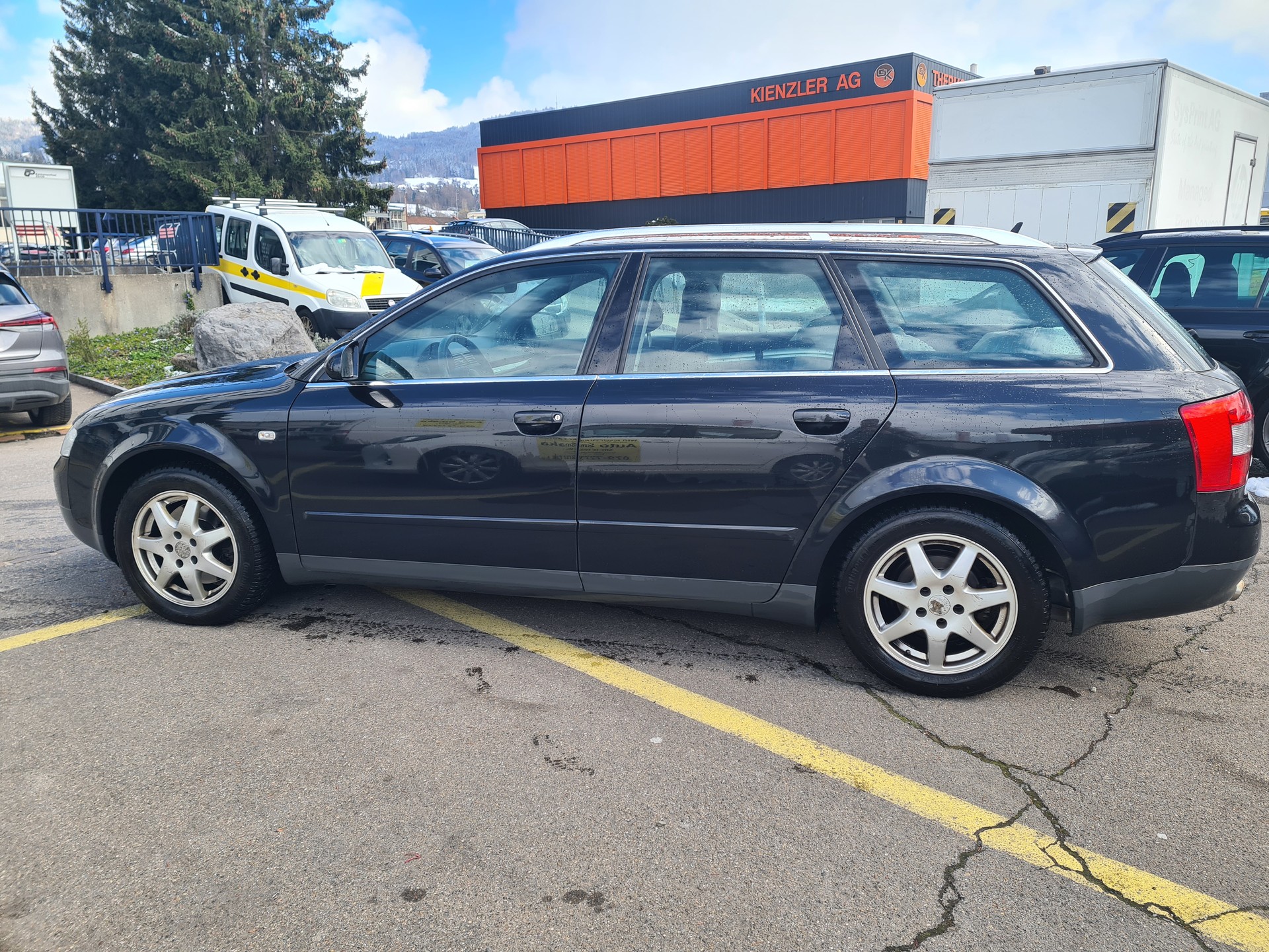 AUDI A4 Avant 3.0 V6 quattro-showroom-element-3