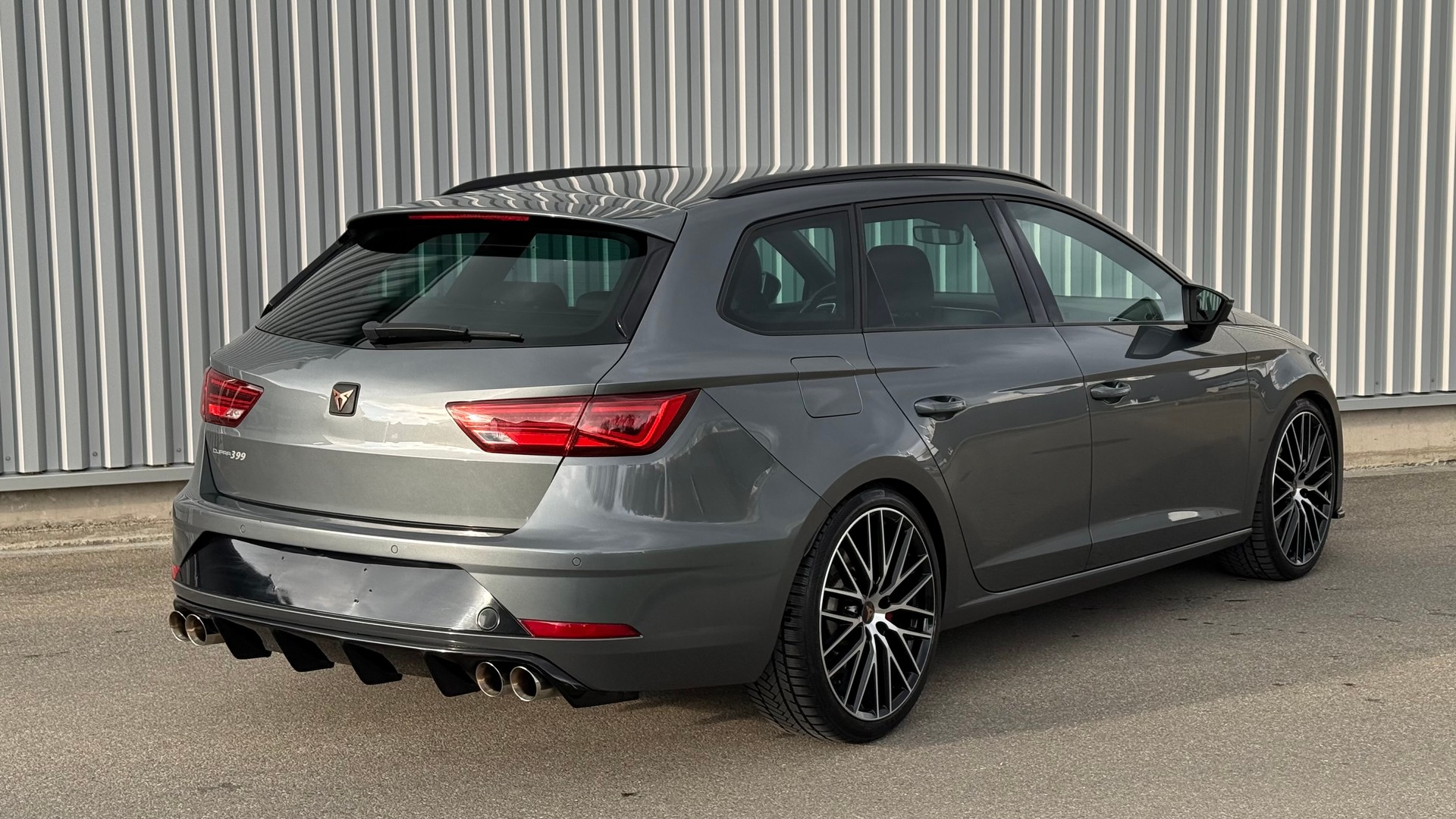 SEAT Leon ST 2.0 TSI Cupra 399 4 Drive DSG-image-3