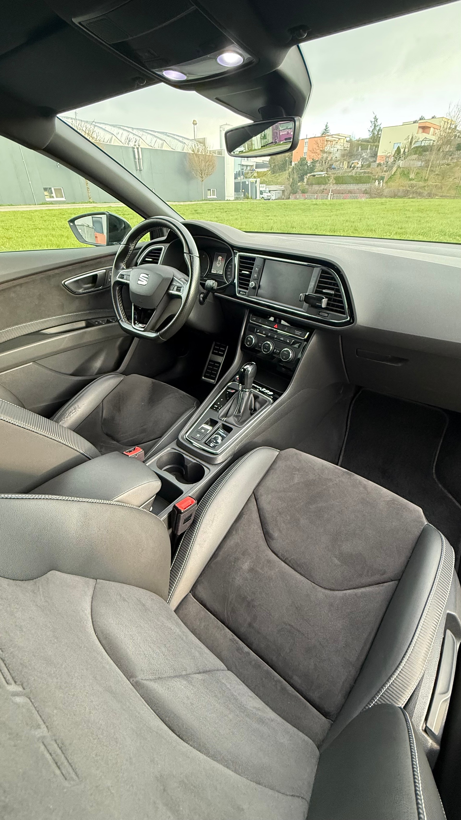 SEAT Leon ST 2.0 TSI Cupra 399 4 Drive DSG-image-10