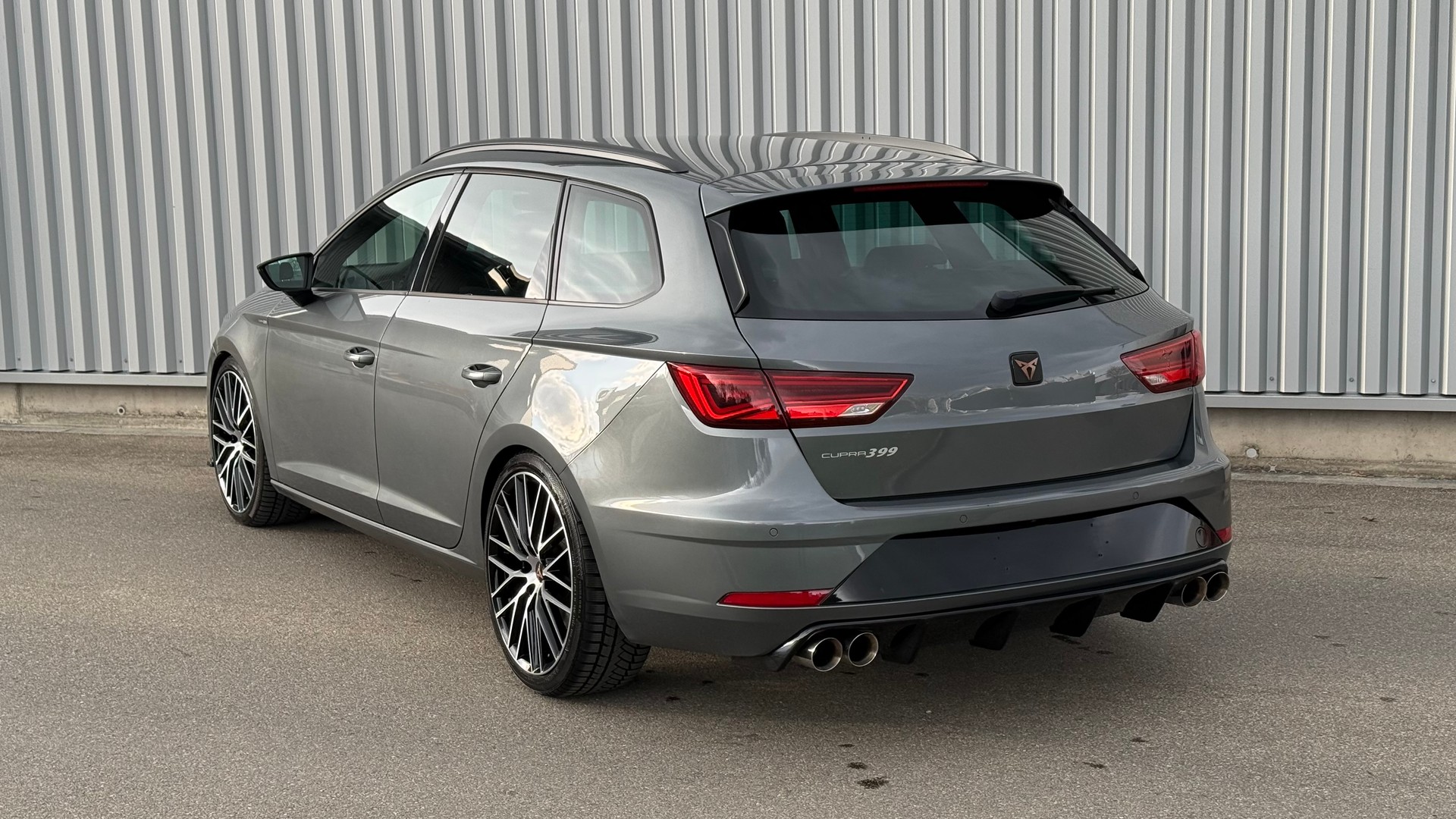 SEAT Leon ST 2.0 TSI Cupra 399 4 Drive DSG-image-2