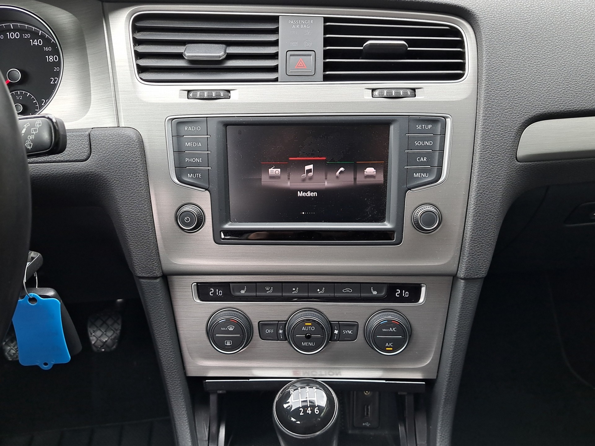VW Golf 2.0 TDI Comfortline 4Motion-image-8