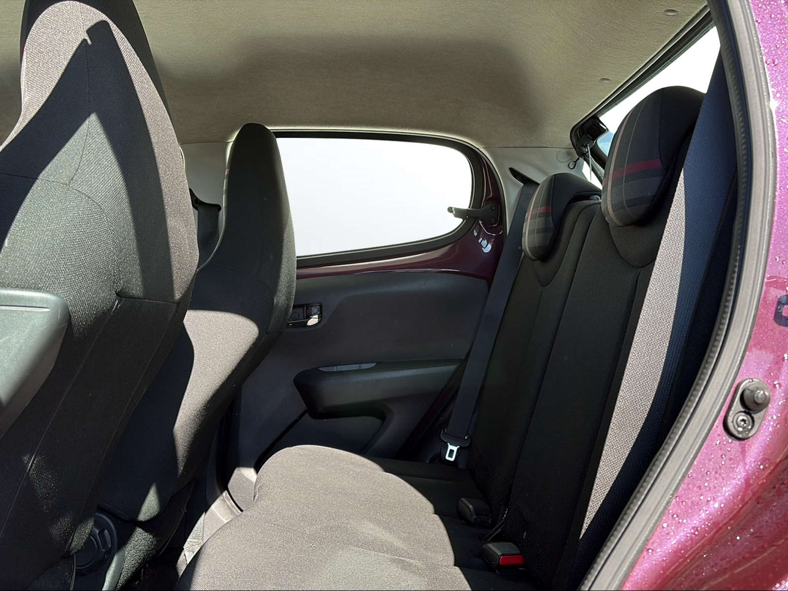 PEUGEOT 108 1.2 VTi Allure-image-9