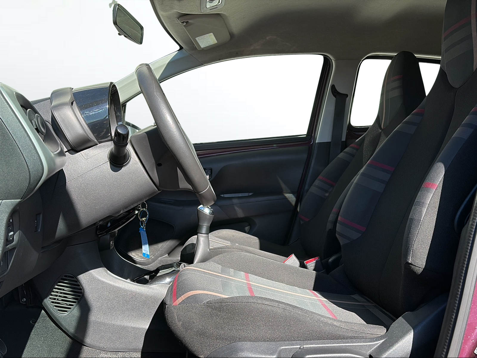PEUGEOT 108 1.2 VTi Allure-image-8