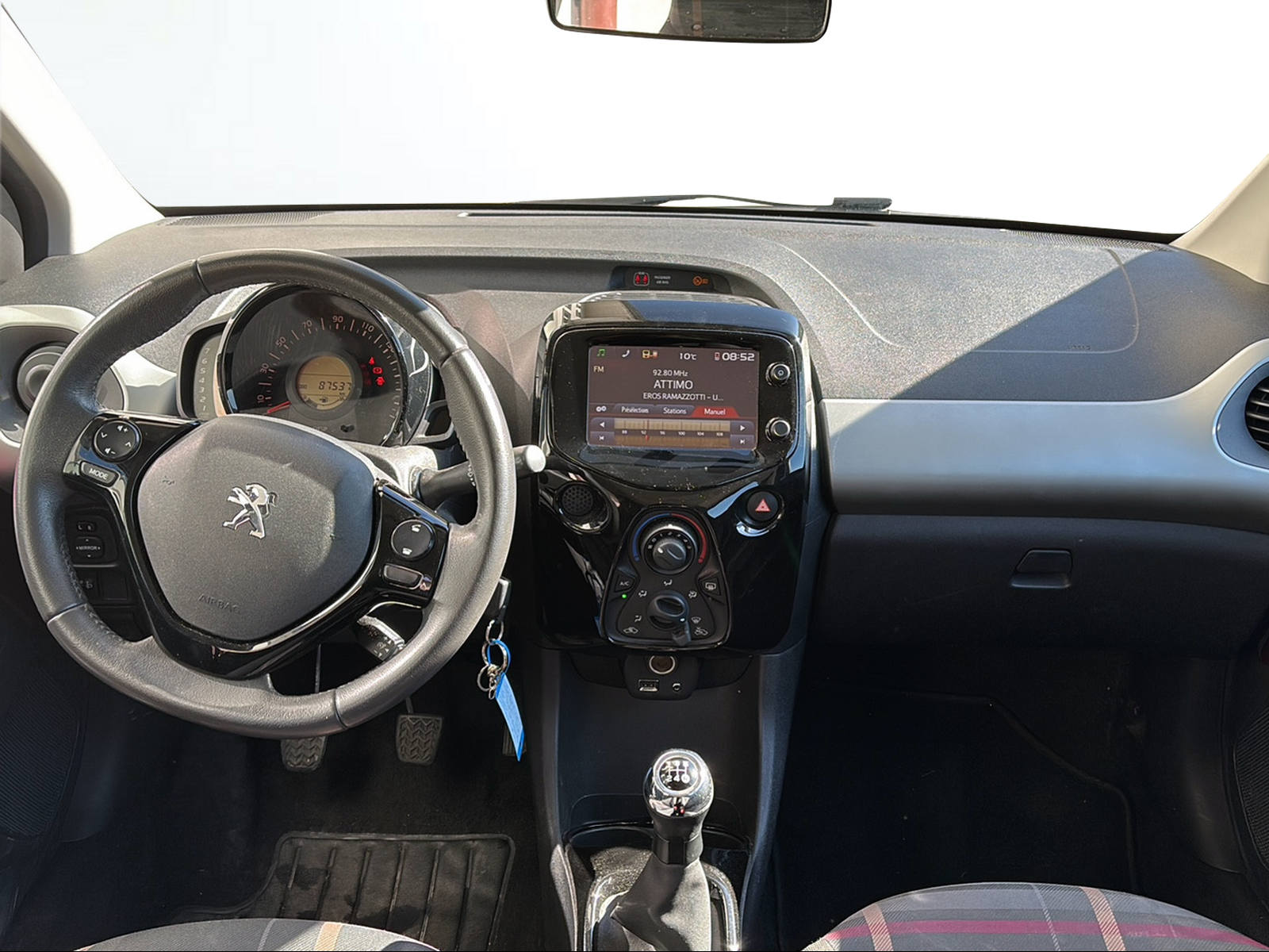 PEUGEOT 108 1.2 VTi Allure-image-7