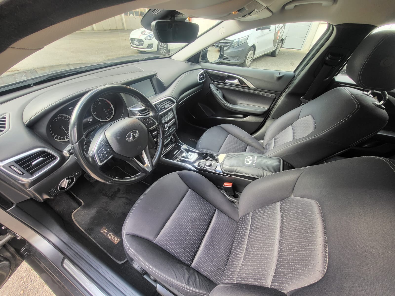 INFINITI QX30 2.2d Luxe DCT AWD-image-6