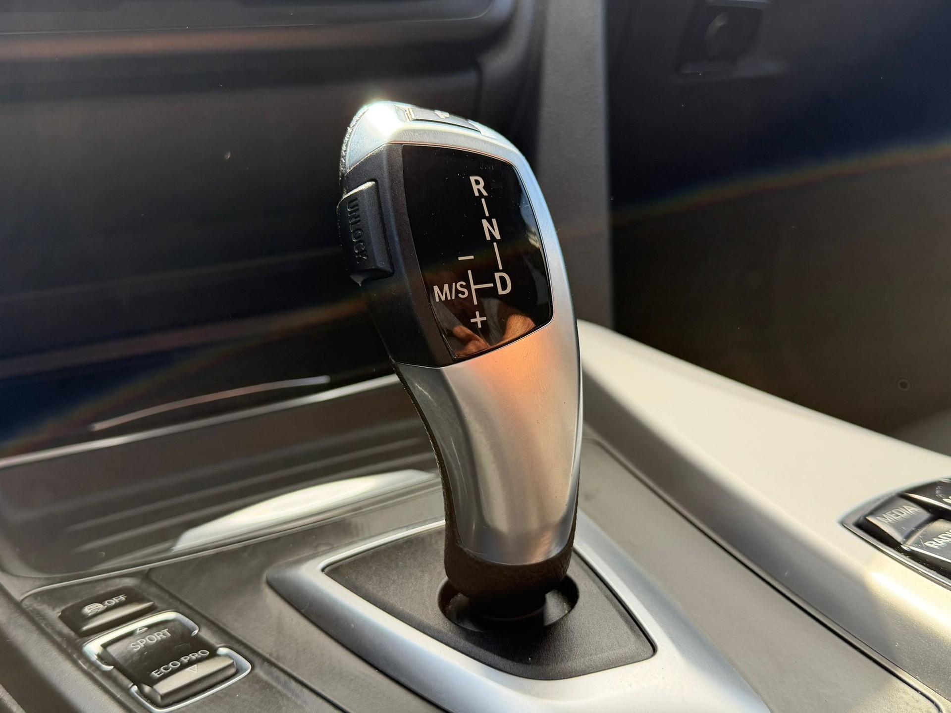 BMW 320d xDrive Touring Steptronic Silber&Black Edition-image-11