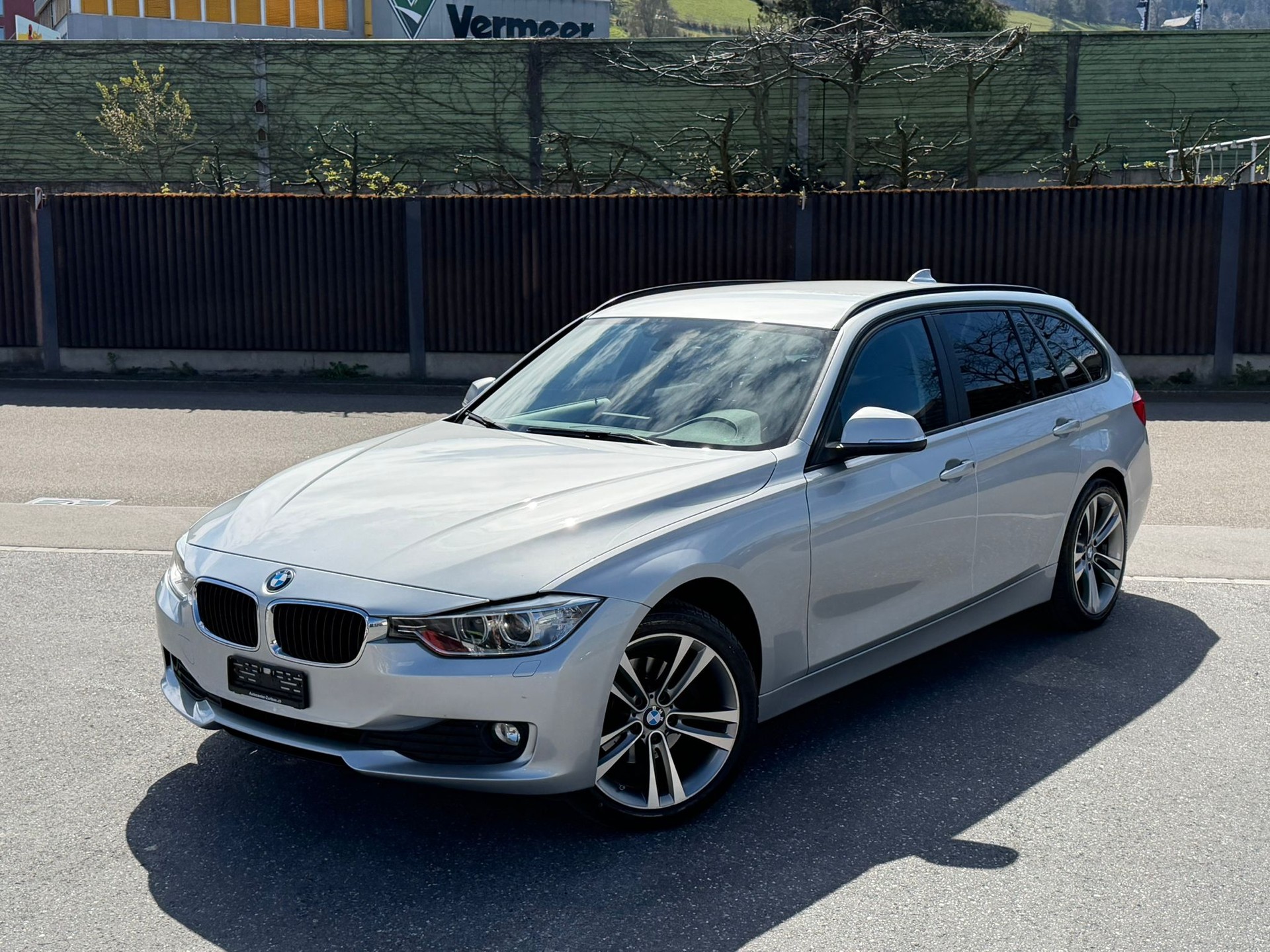BMW 320d xDrive Touring Steptronic Silber&Black Edition-image-1