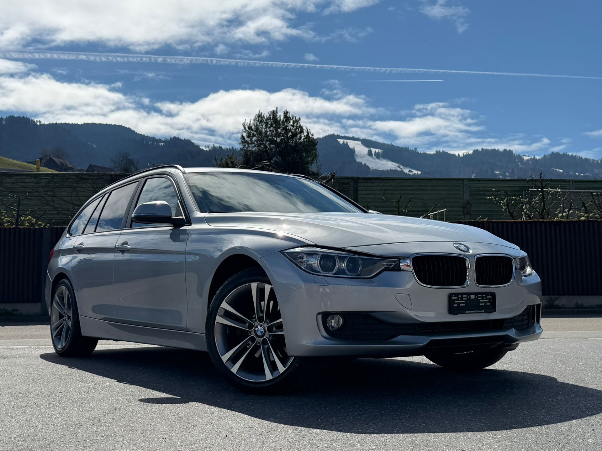 BMW 320d xDrive Touring Steptronic Silber&Black Edition-image-2
