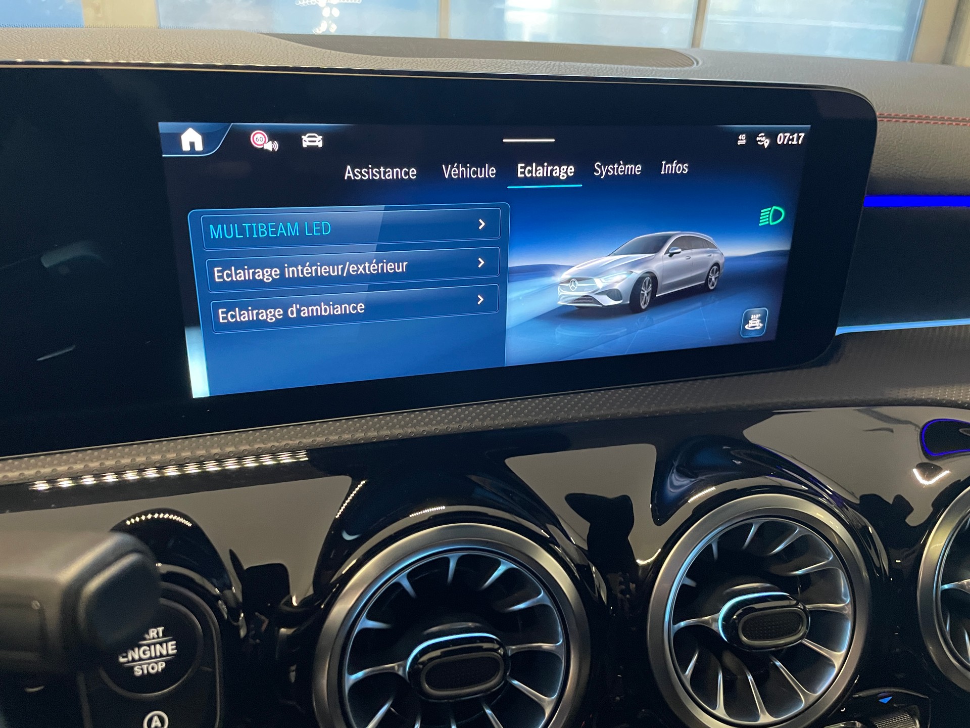 MERCEDES-BENZ CLA Shooting Brake 250 4Matic 8G-DCT AMG Line-image-18