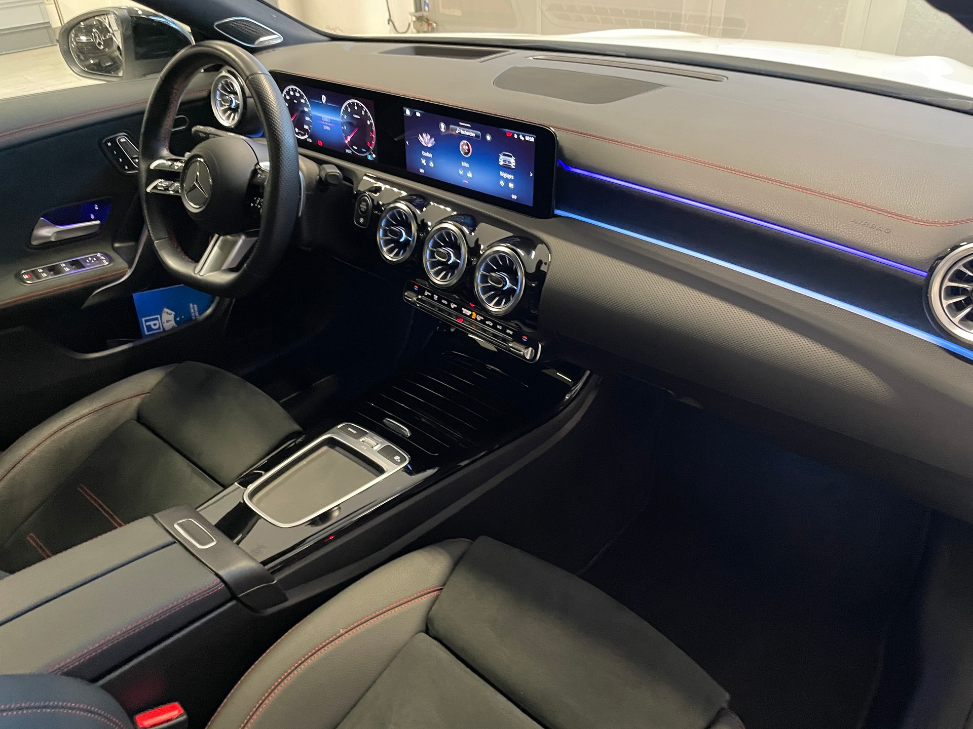 MERCEDES-BENZ CLA Shooting Brake 250 4Matic 8G-DCT AMG Line-image-22