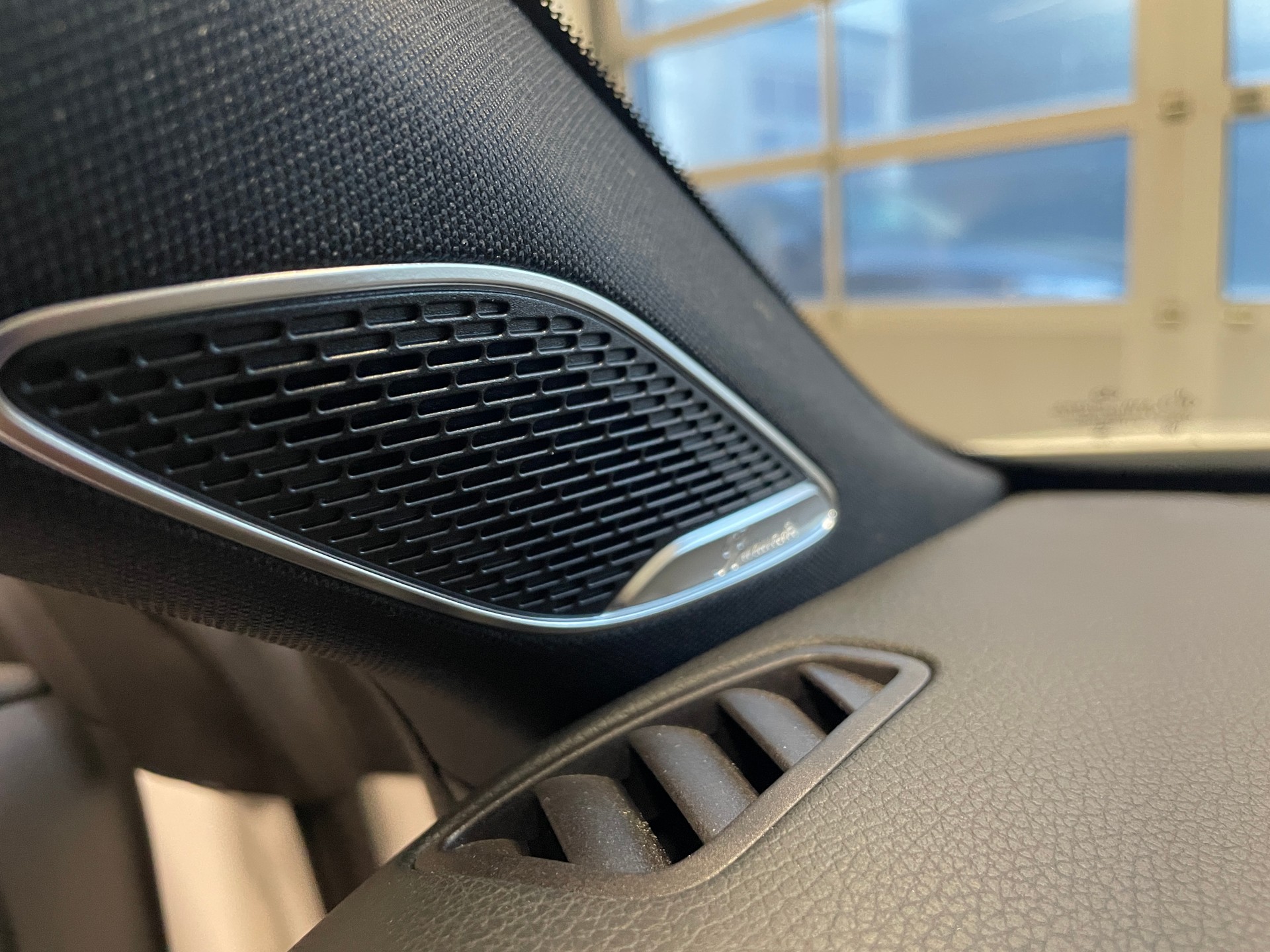 MERCEDES-BENZ CLA Shooting Brake 250 4Matic 8G-DCT AMG Line-image-19