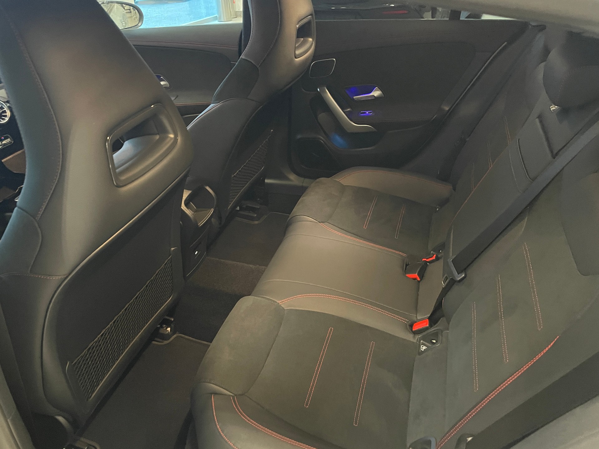 MERCEDES-BENZ CLA Shooting Brake 250 4Matic 8G-DCT AMG Line-image-10