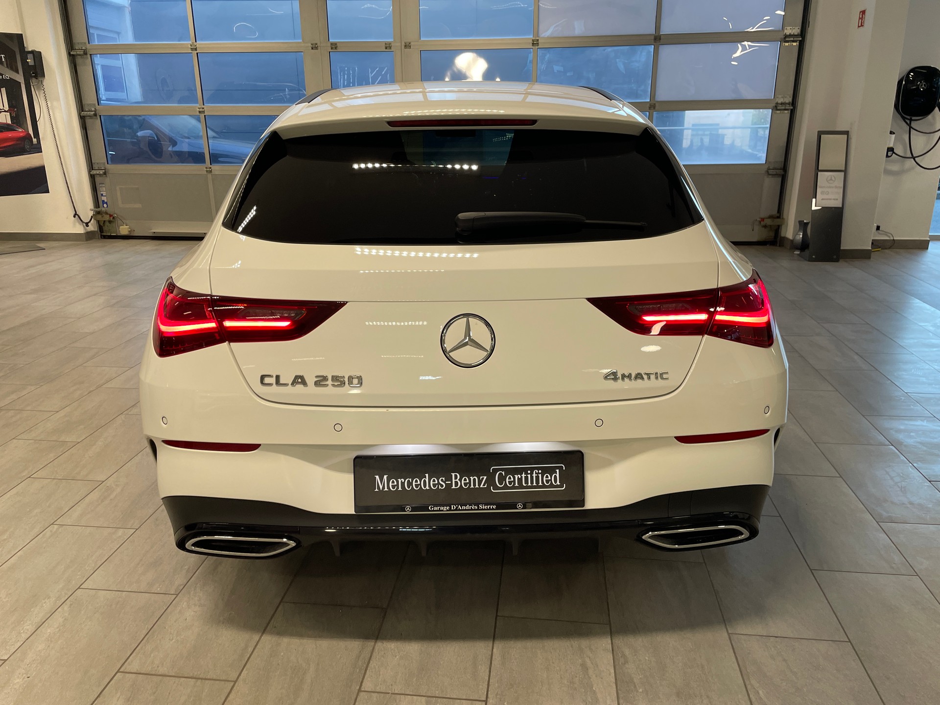 MERCEDES-BENZ CLA Shooting Brake 250 4Matic 8G-DCT AMG Line-image-6