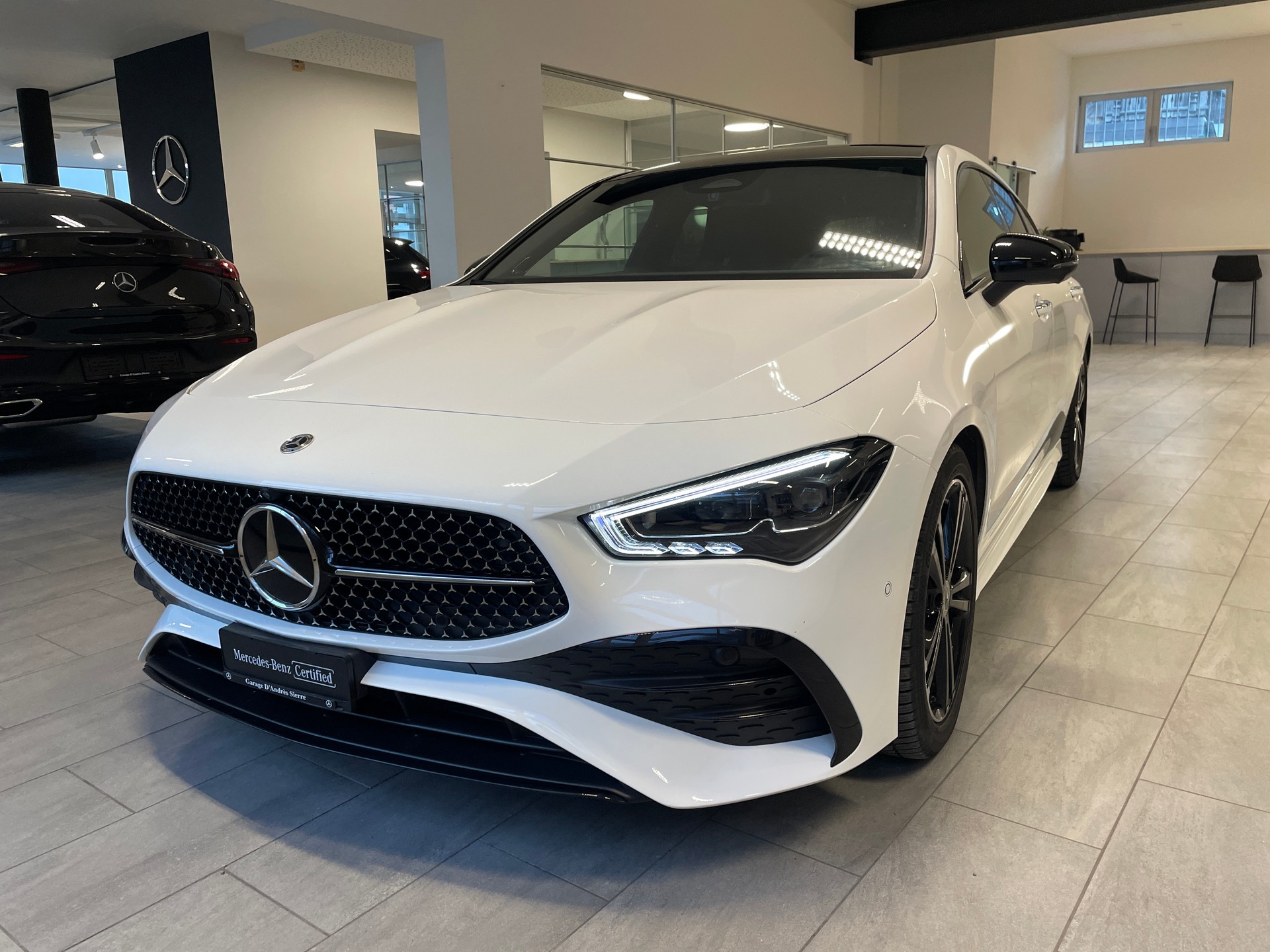 MERCEDES-BENZ CLA Shooting Brake 250 4Matic 8G-DCT AMG Line-image-1
