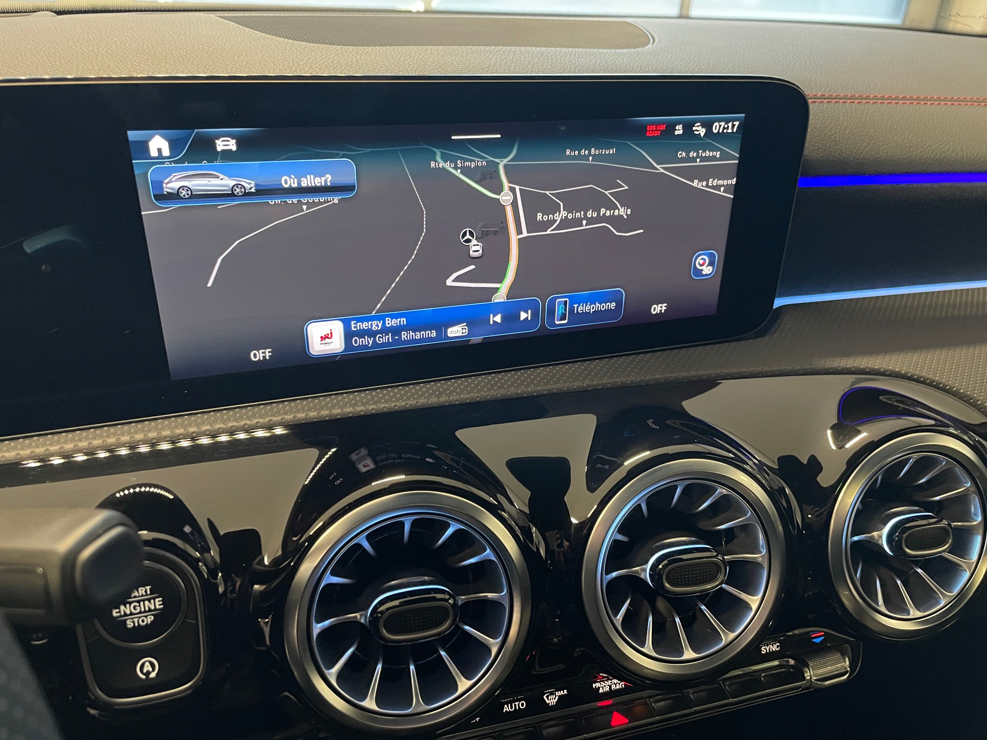MERCEDES-BENZ CLA Shooting Brake 250 4Matic 8G-DCT AMG Line-image-15
