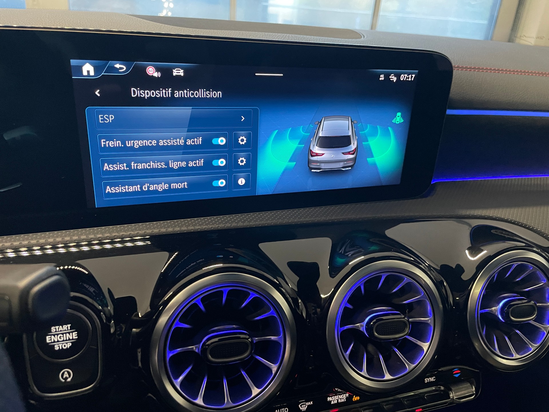 MERCEDES-BENZ CLA Shooting Brake 250 4Matic 8G-DCT AMG Line-image-17