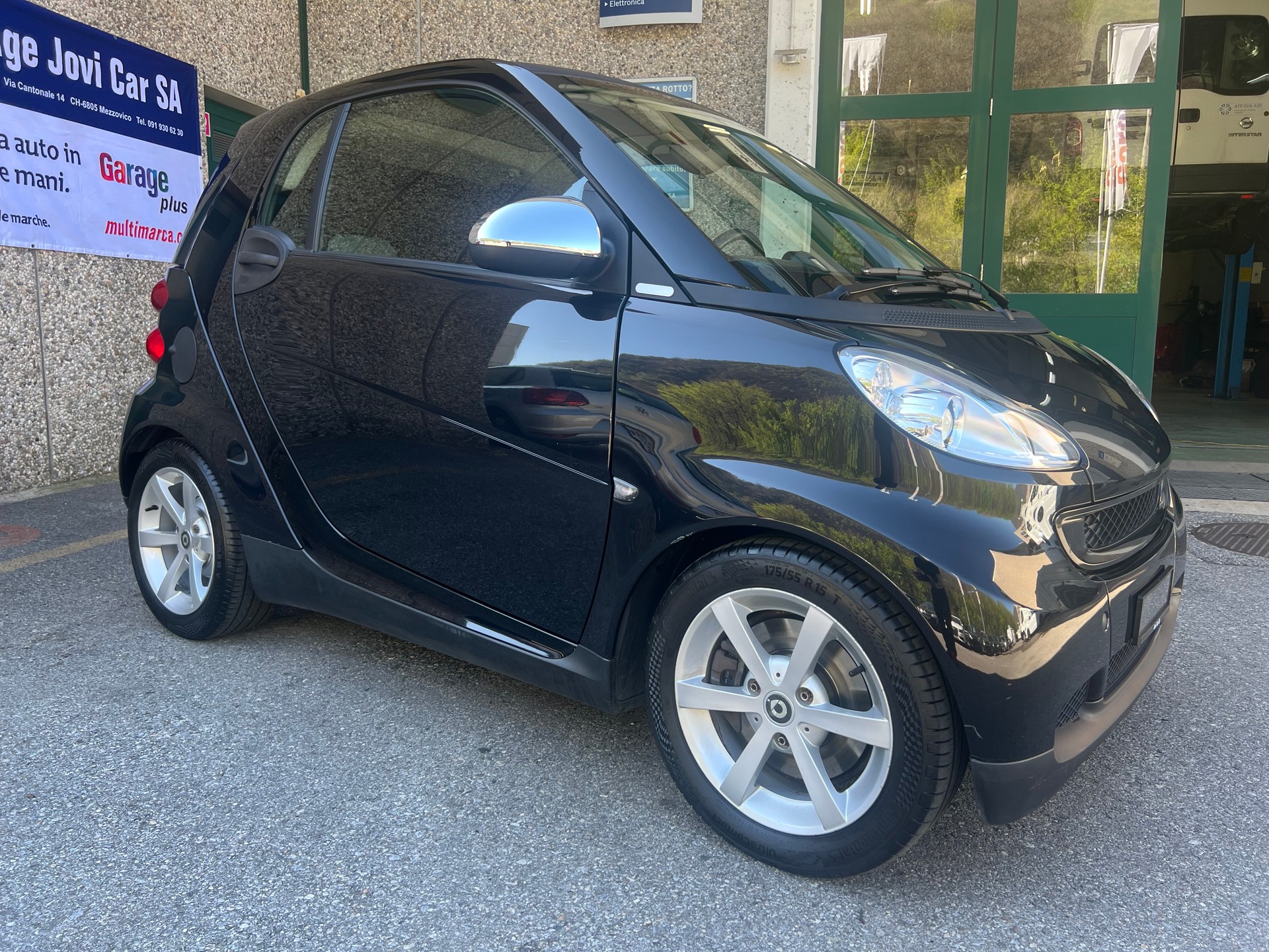 SMART fortwo black & white limited mhd softouch-image-4