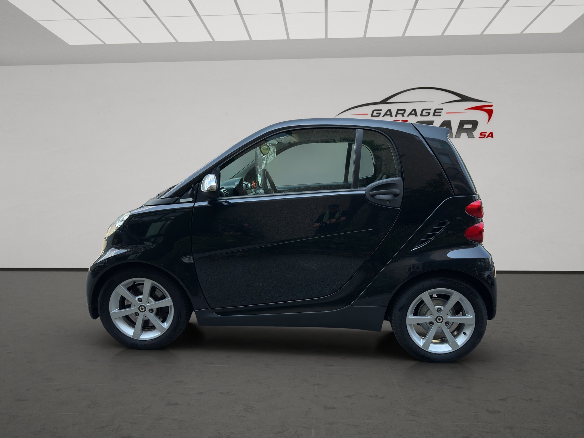SMART fortwo black & white limited mhd softouch-image-2