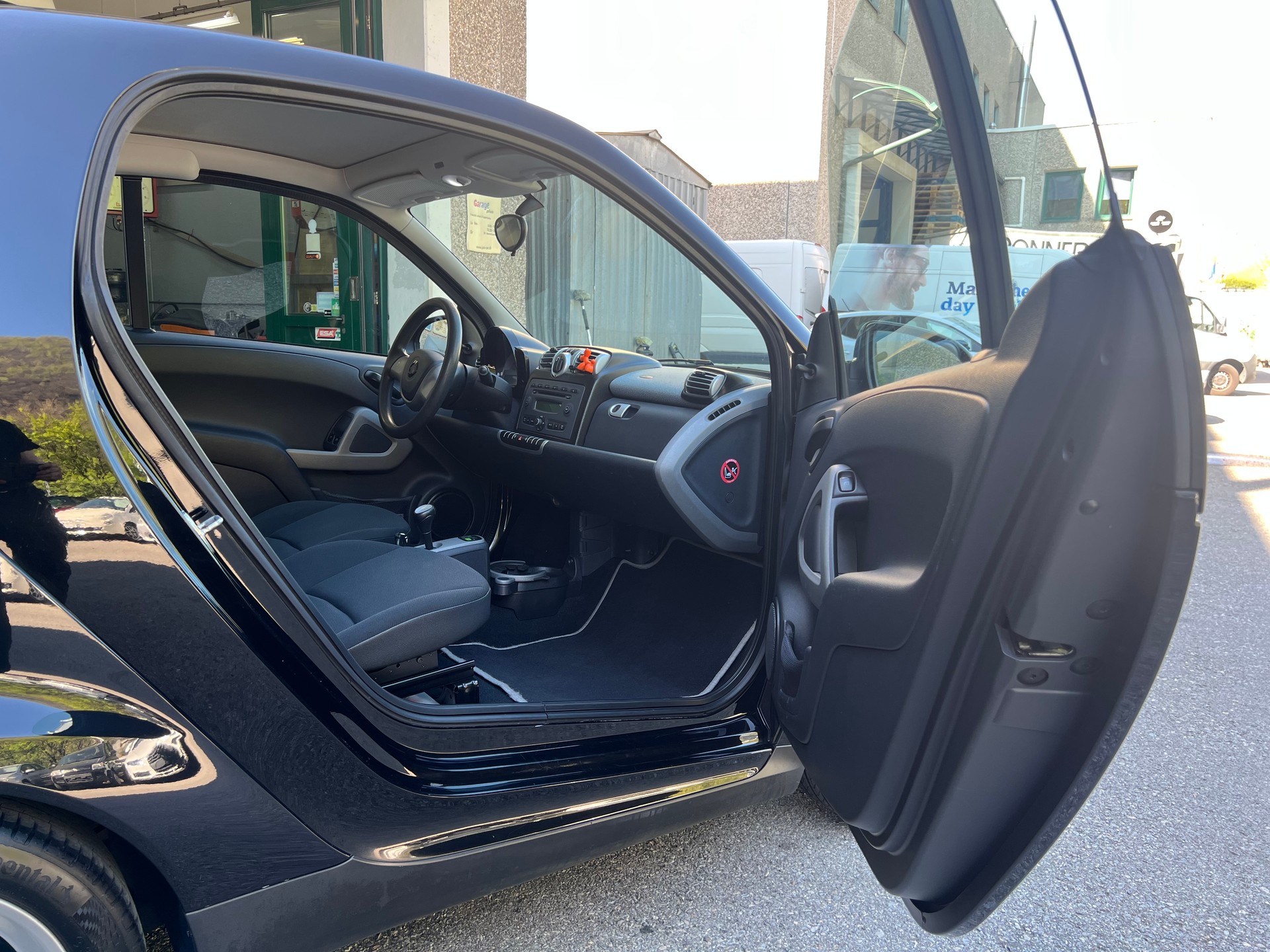 SMART fortwo black & white limited mhd softouch-image-13