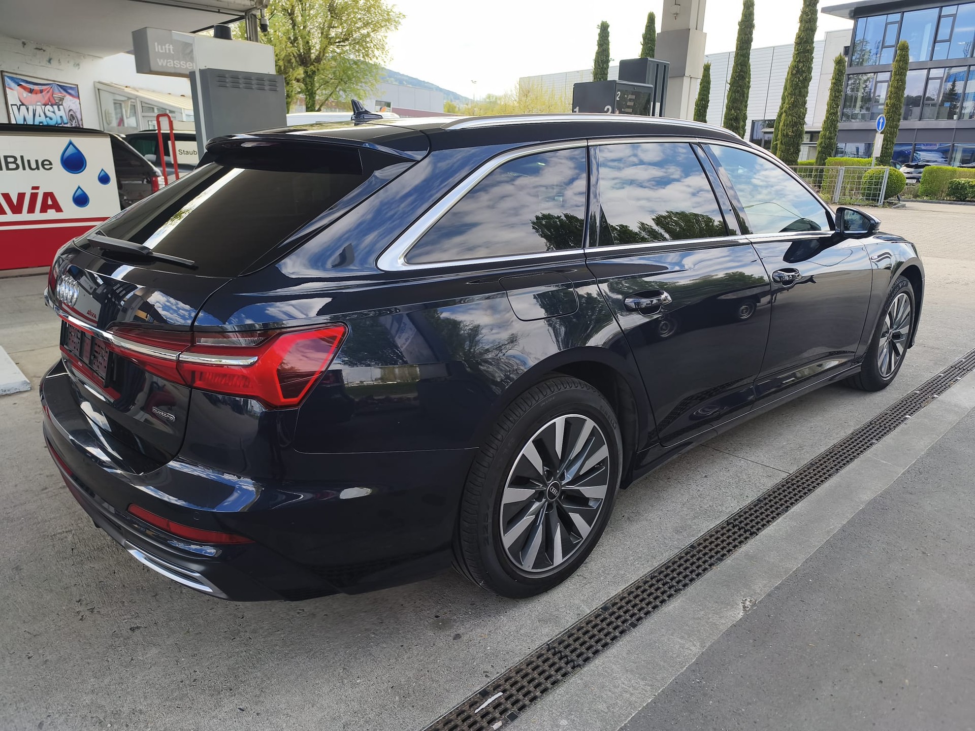 AUDI A6 Avant 50 TFSIe quattro S-tronic-image-4