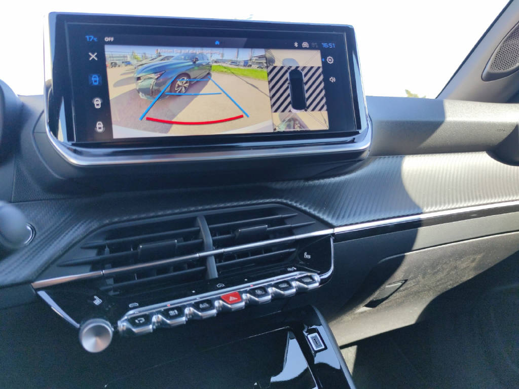 PEUGEOT 2008 1.2 Hybrid 145 Allure-image-5