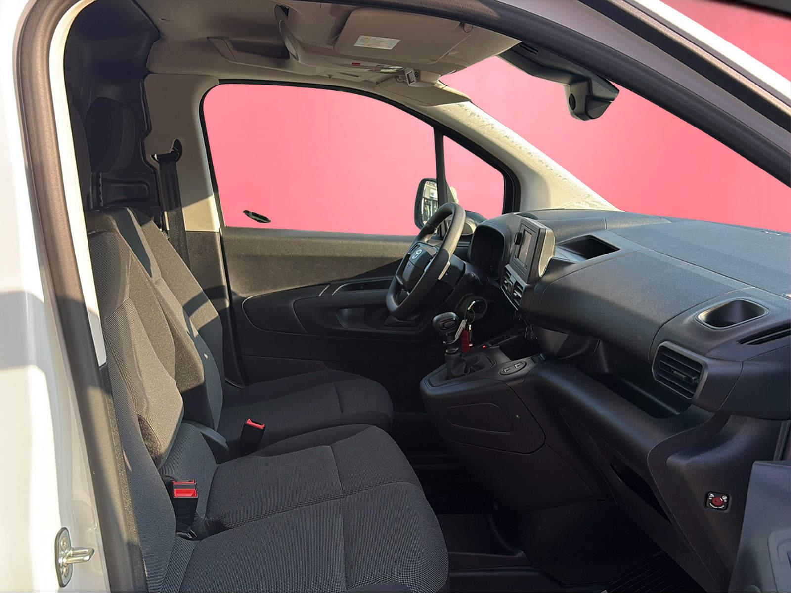 TOYOTA PROACE CITY Van L2 1.2 Active-image-11