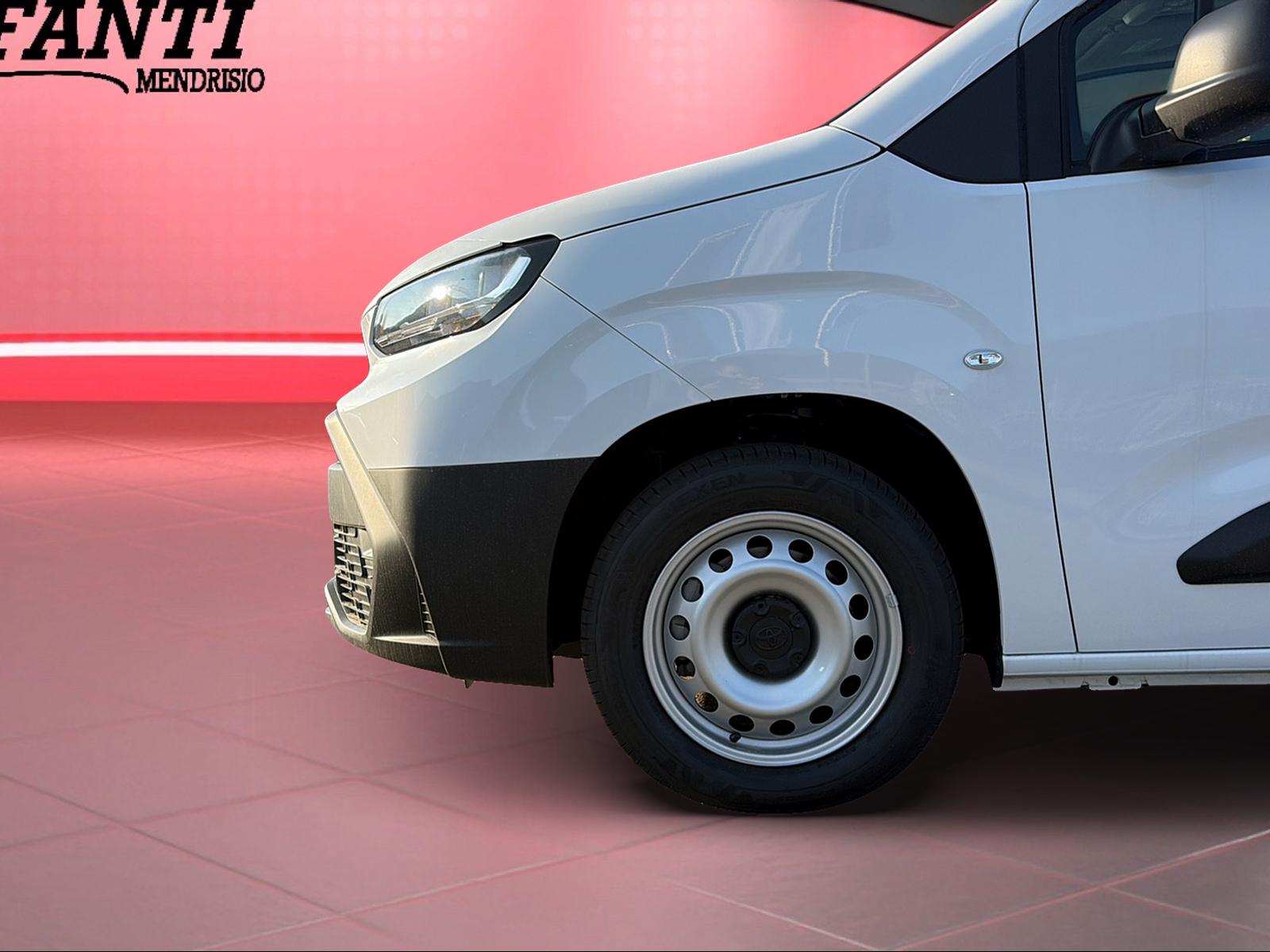 TOYOTA PROACE CITY Van L2 1.2 Active-image-2