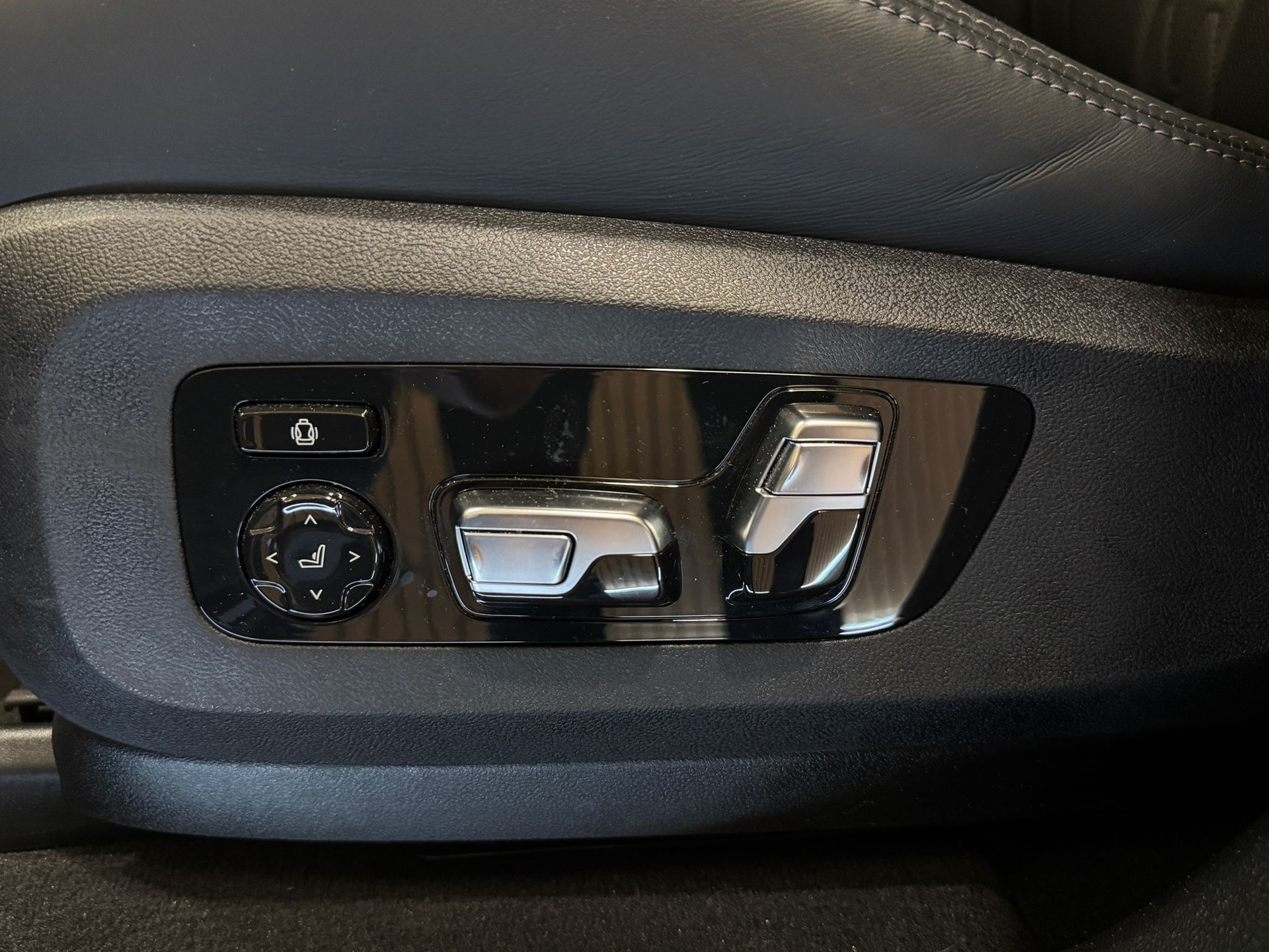 BMW X7 xDrive 48V 40d M Sport Pro Steptronic-image-19