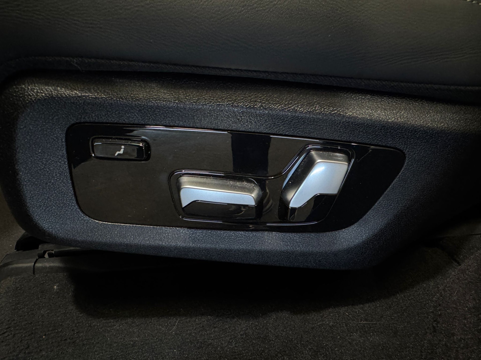 BMW X7 xDrive 48V 40d M Sport Pro Steptronic-image-29