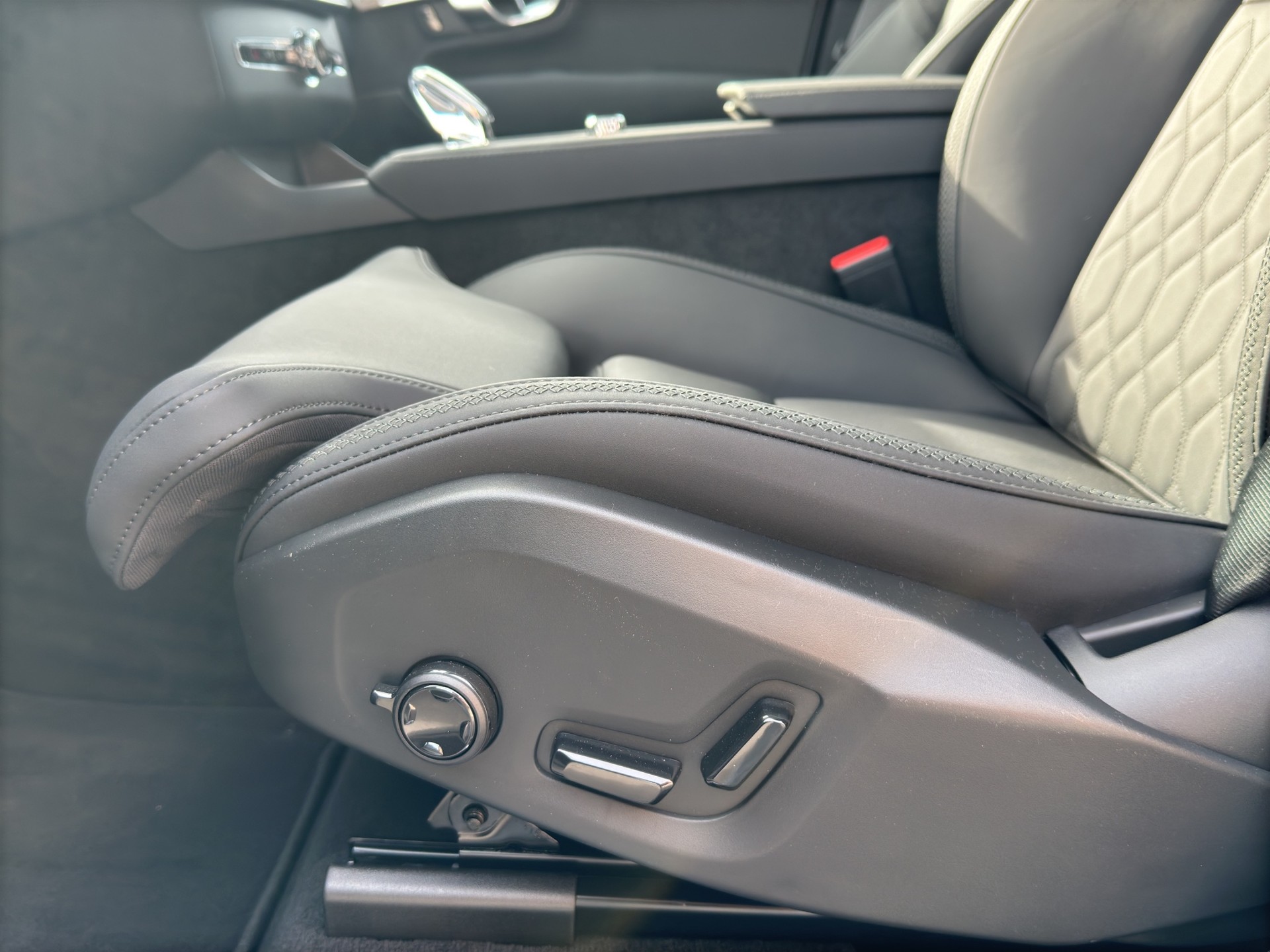 VOLVO XC90 T8 eAWD 7Pl. PluginHybrid Ultra Dark Geartronic-image-9