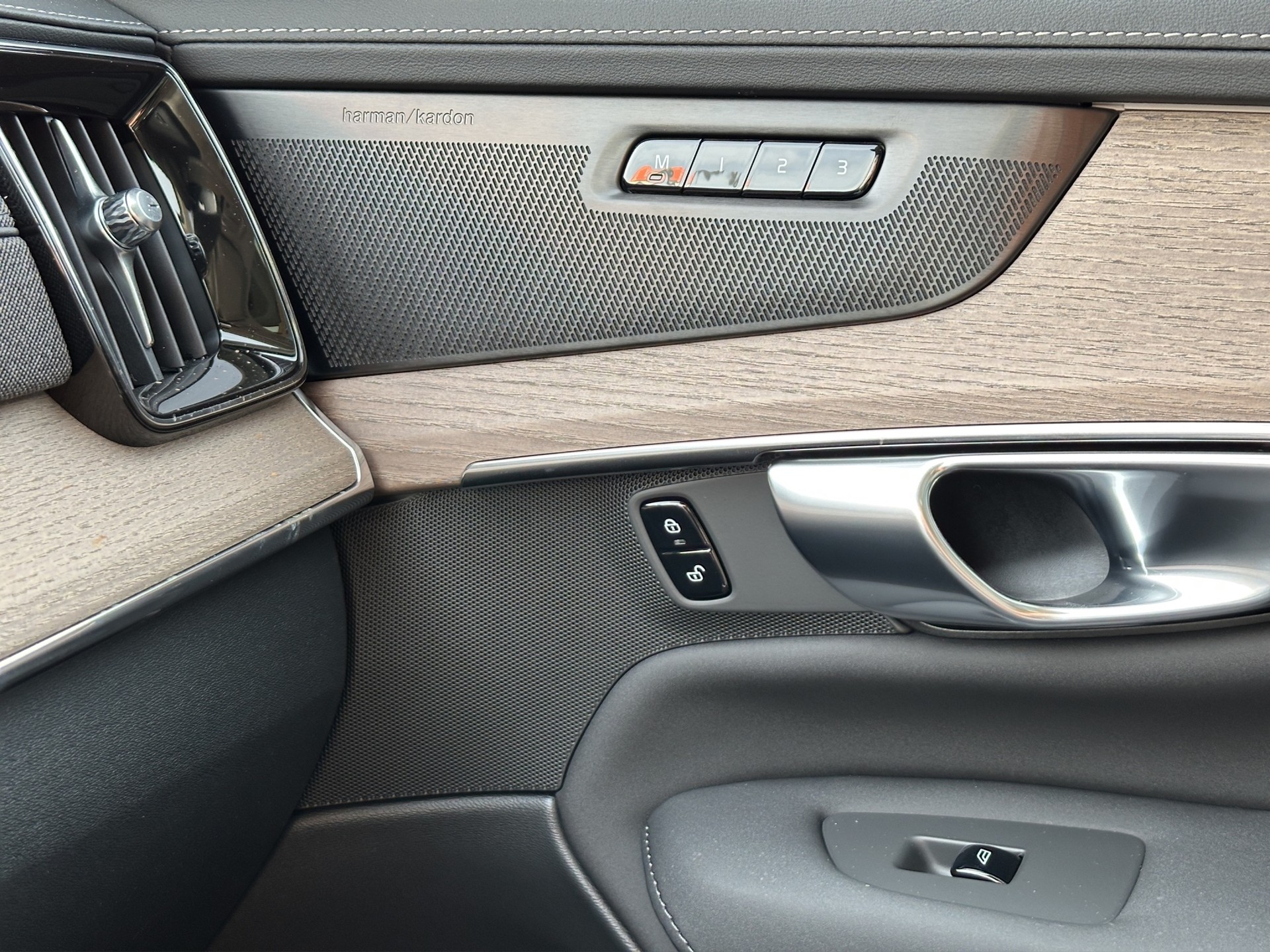 VOLVO XC90 T8 eAWD 7Pl. PluginHybrid Ultra Dark Geartronic-image-18