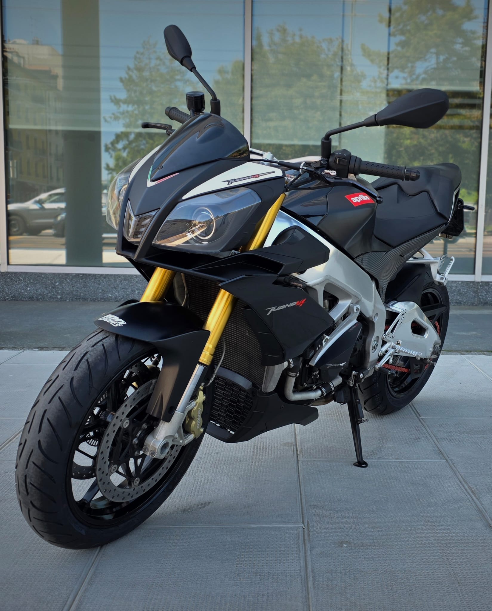 APRILIA Tuono V4 R APRC-showroom-element-2