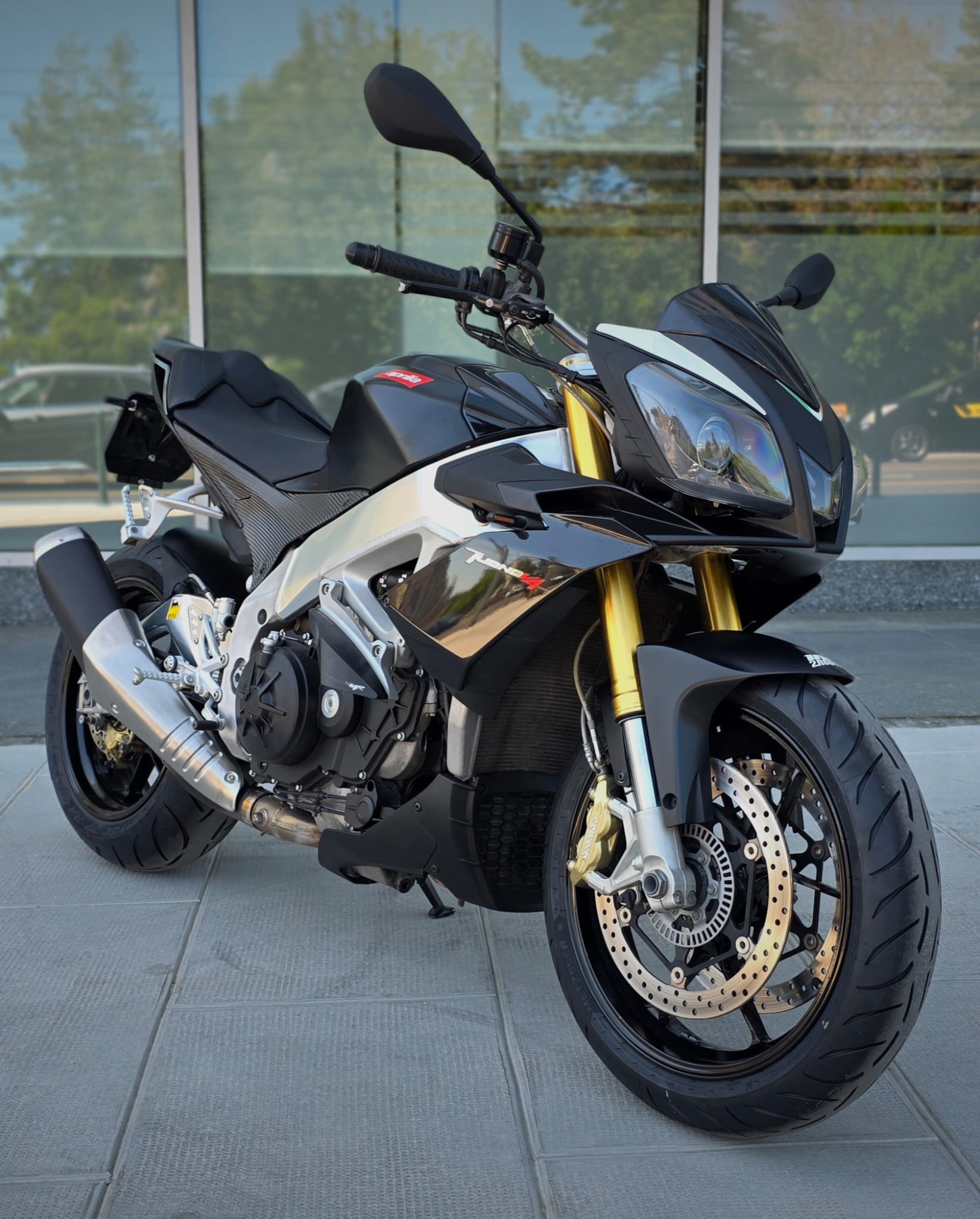 APRILIA Tuono V4 R APRC-showroom-element-3