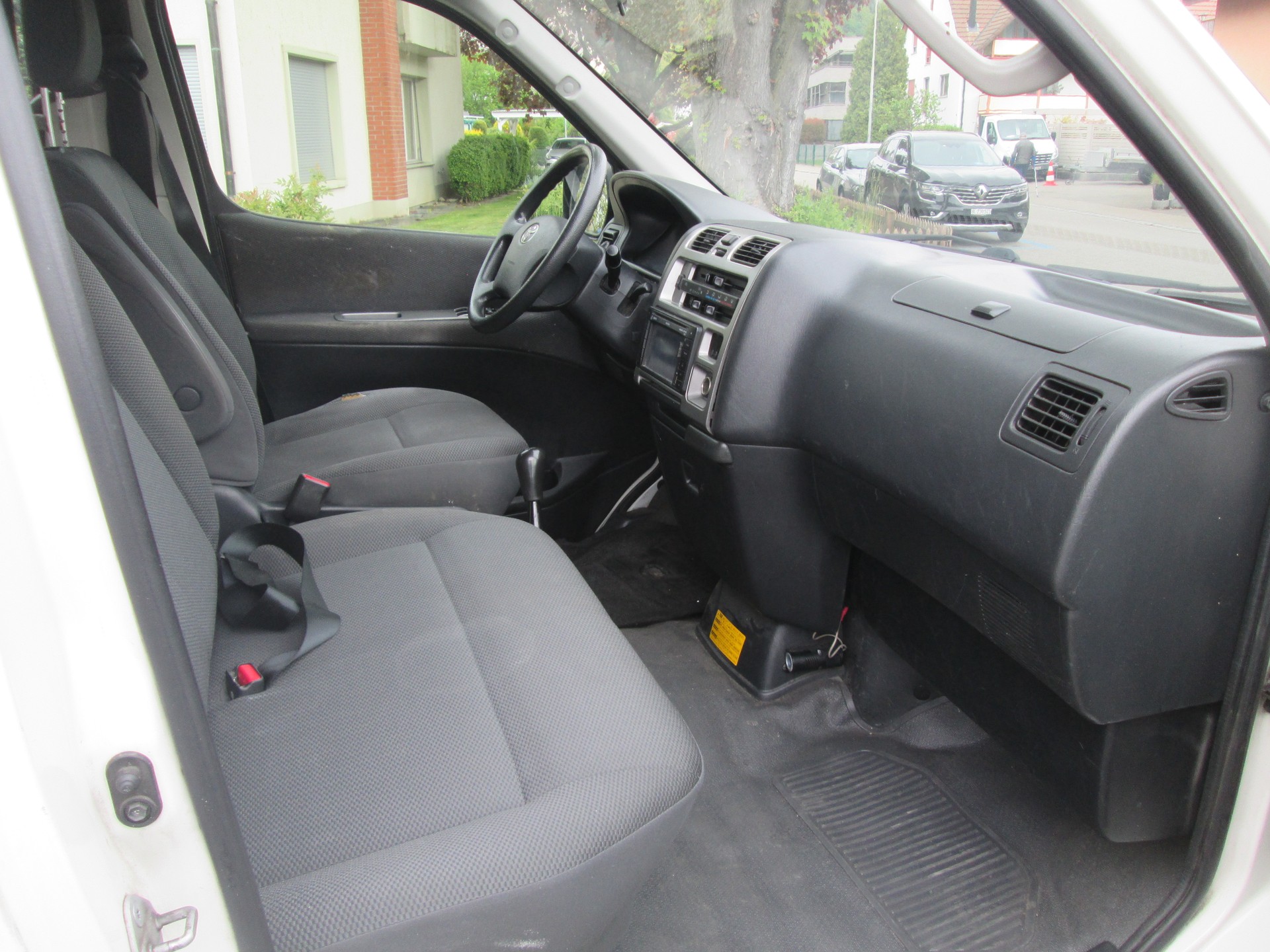 TOYOTA Hiace D-4D Van SWB-image-10