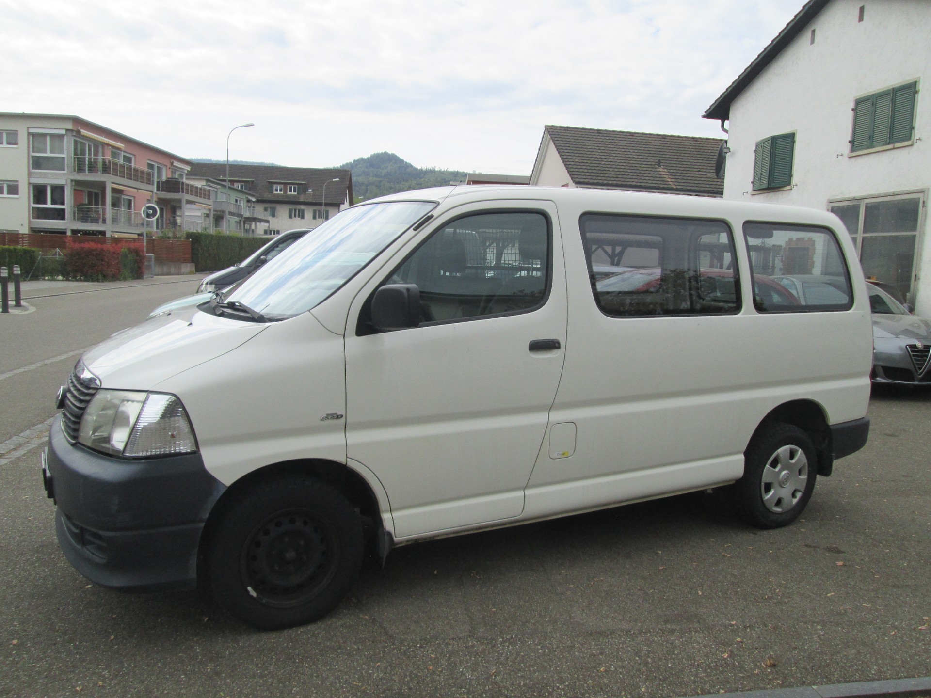 TOYOTA Hiace D-4D Van SWB-image-0