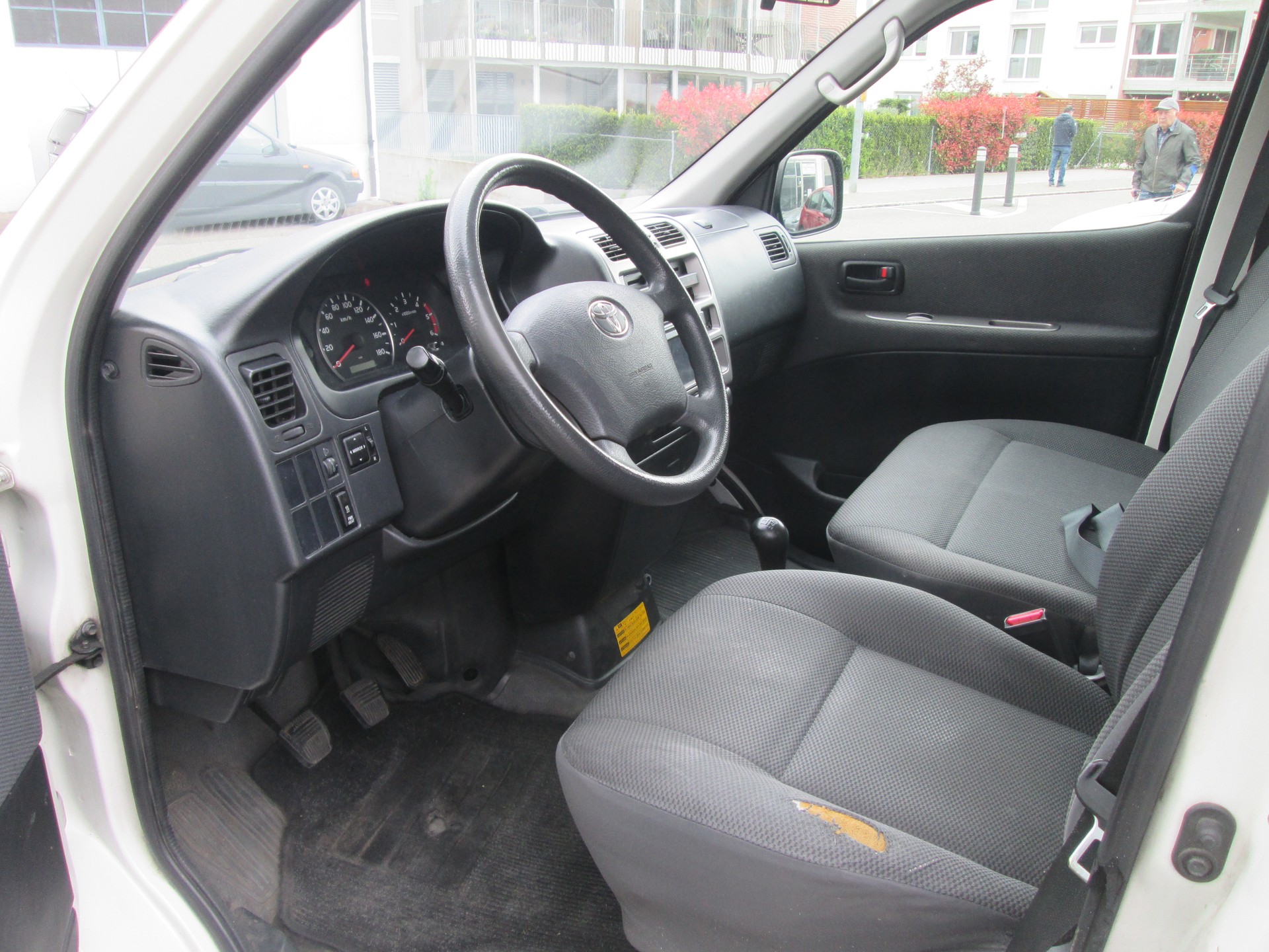 TOYOTA Hiace D-4D Van SWB-image-7