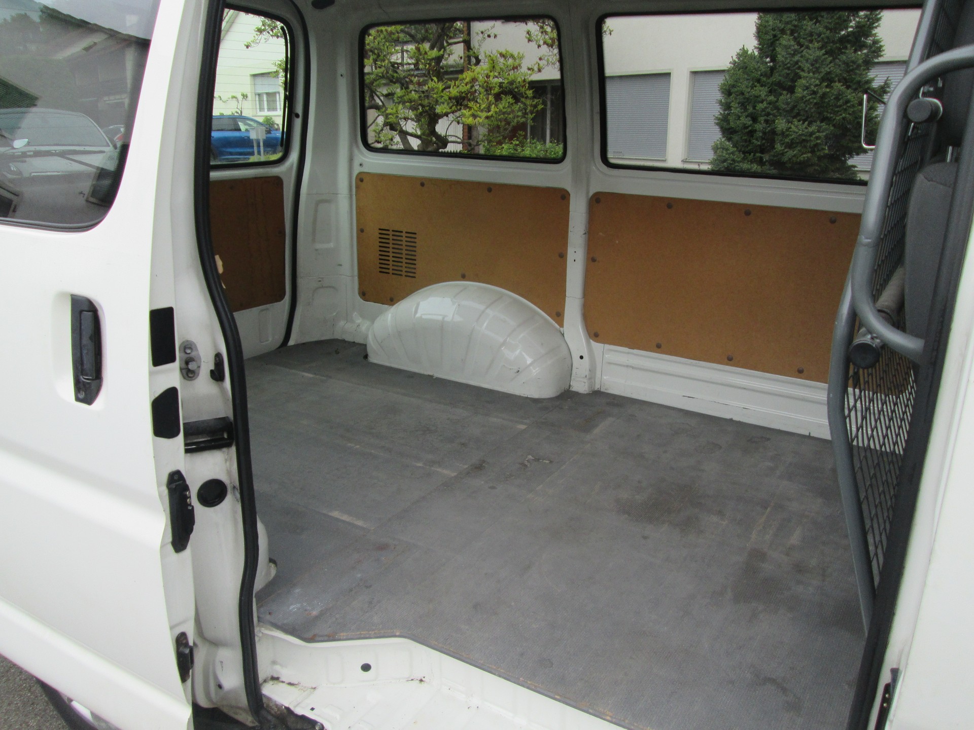 TOYOTA Hiace D-4D Van SWB-image-9
