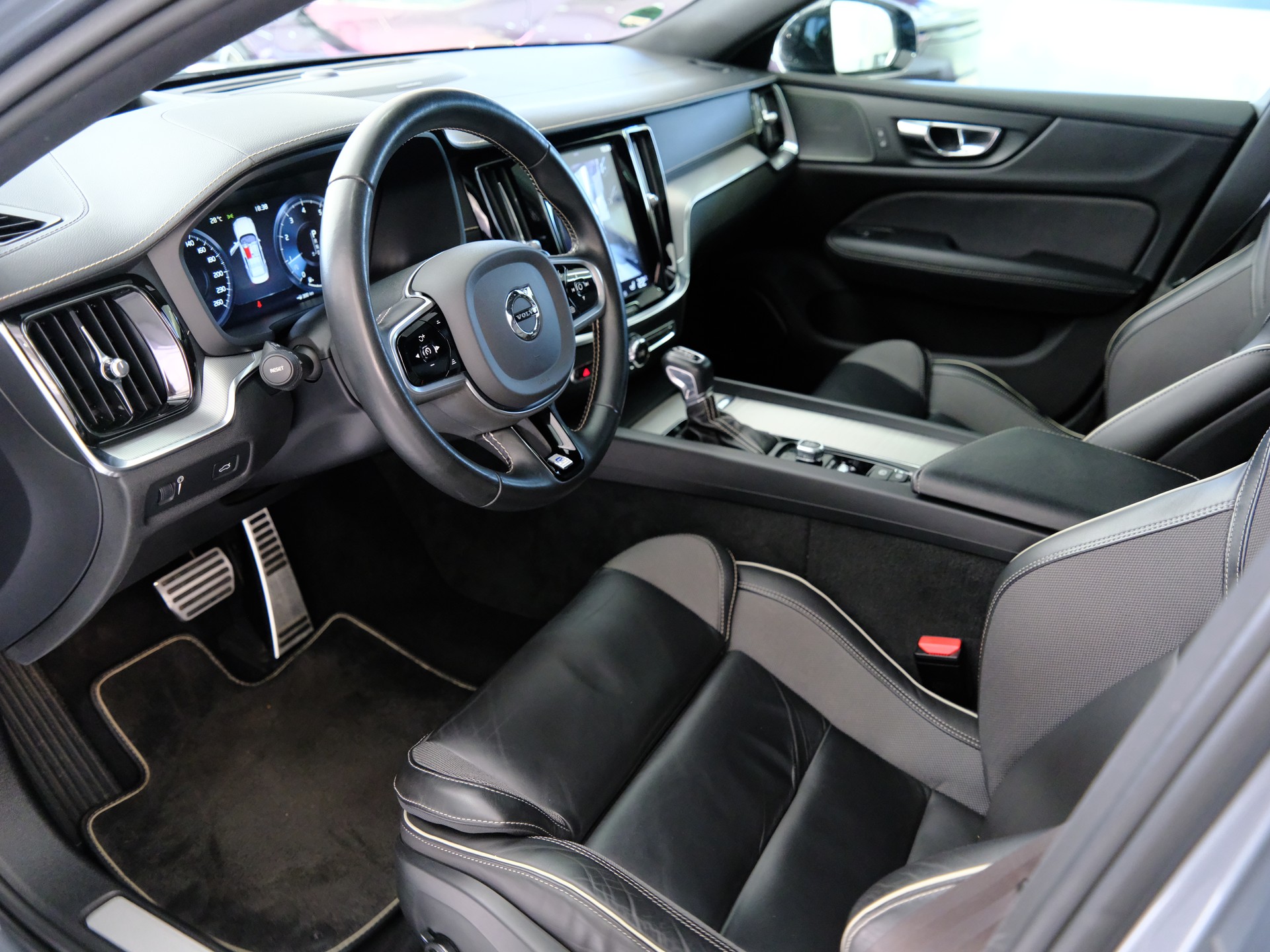 VOLVO S60 T5 R-Design Geartronic-image-9