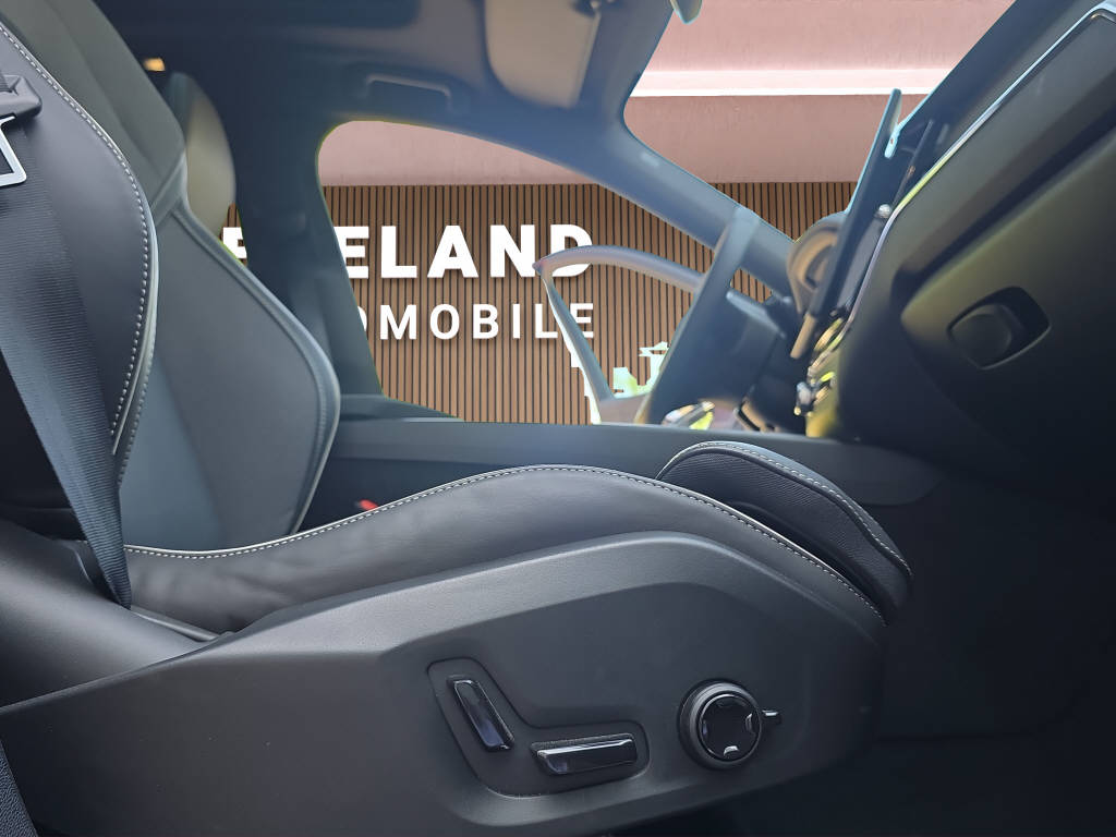 VOLVO XC60 2.0 B5 MH Plus Black Edition AWD-image-13