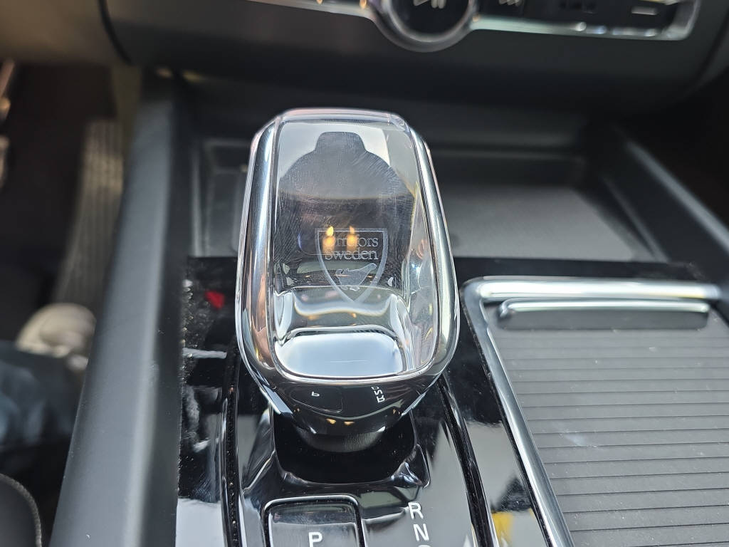 VOLVO XC60 2.0 B5 MH Plus Black Edition AWD-image-20