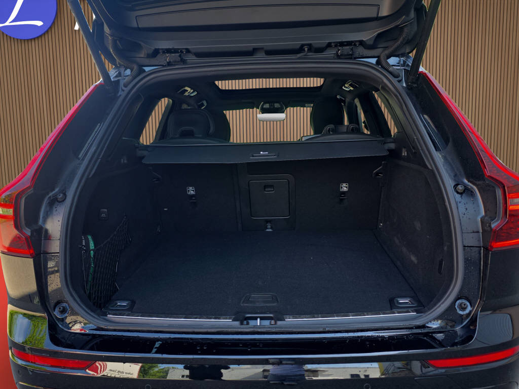 VOLVO XC60 2.0 B5 MH Plus Black Edition AWD-image-14